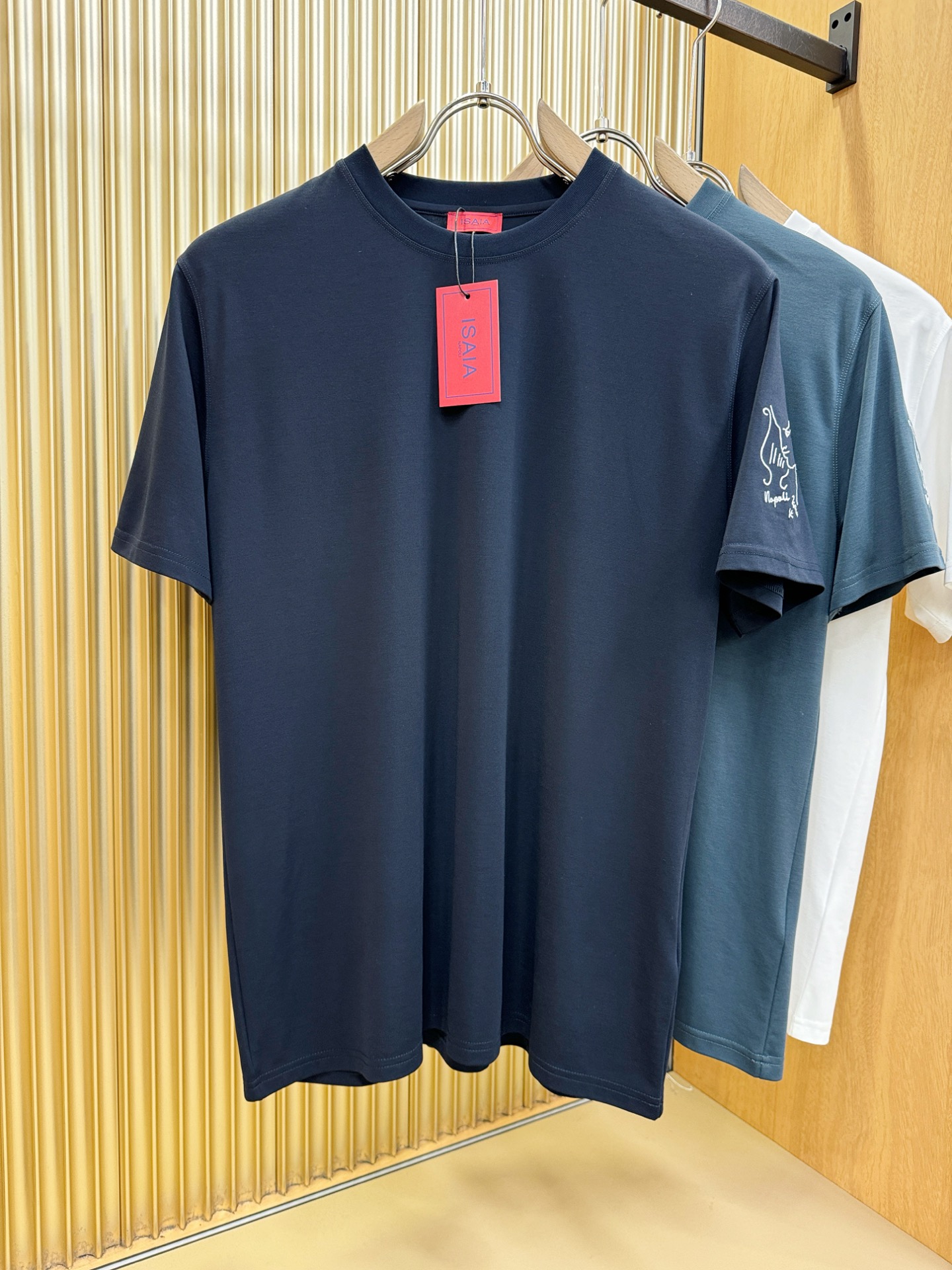 ISAIA 顶级品质 2026新品短袖！原版定制面料，手感柔软。顶级进口私货，时尚设计潮流短袖，不失奢华