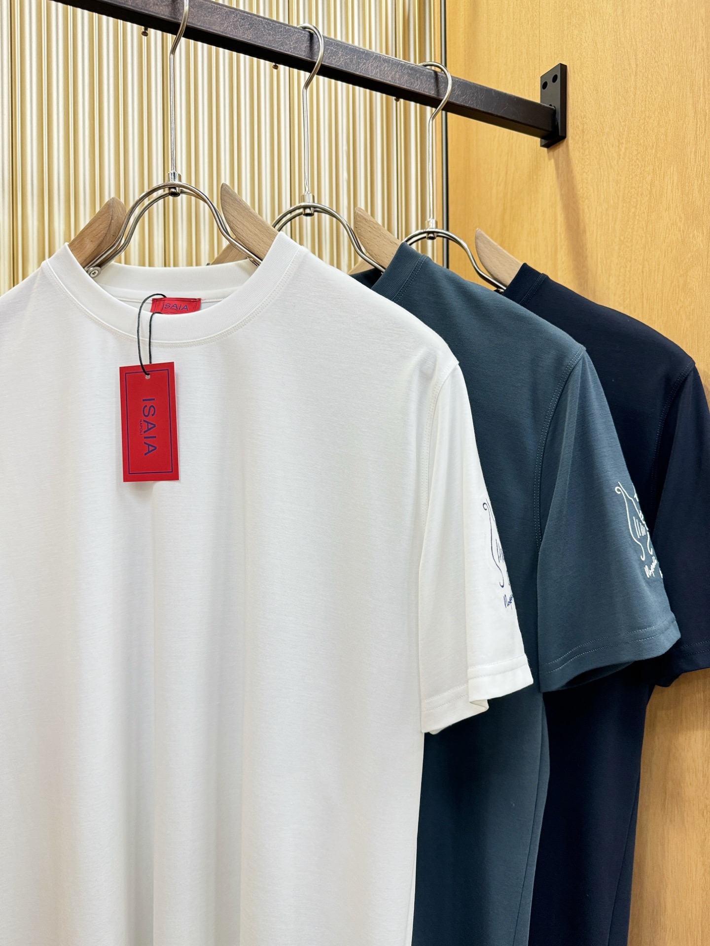 ISAIA 顶级品质 2026新品短袖！原版定制面料，手感柔软。顶级进口私货，时尚设计潮流短袖，不失奢华