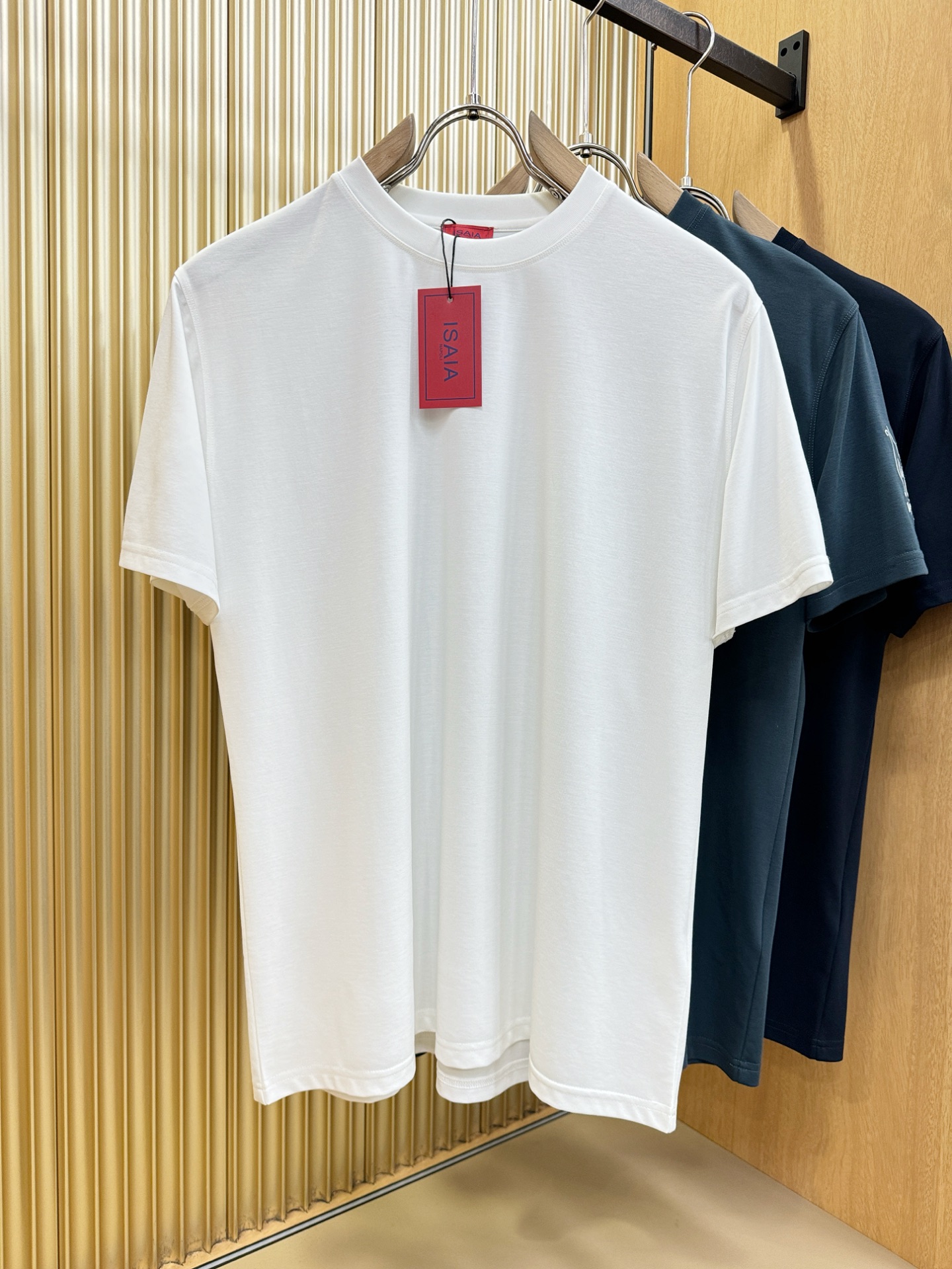 ISAIA 顶级品质 2026新品短袖！原版定制面料，手感柔软。顶级进口私货，时尚设计潮流短袖，不失奢华