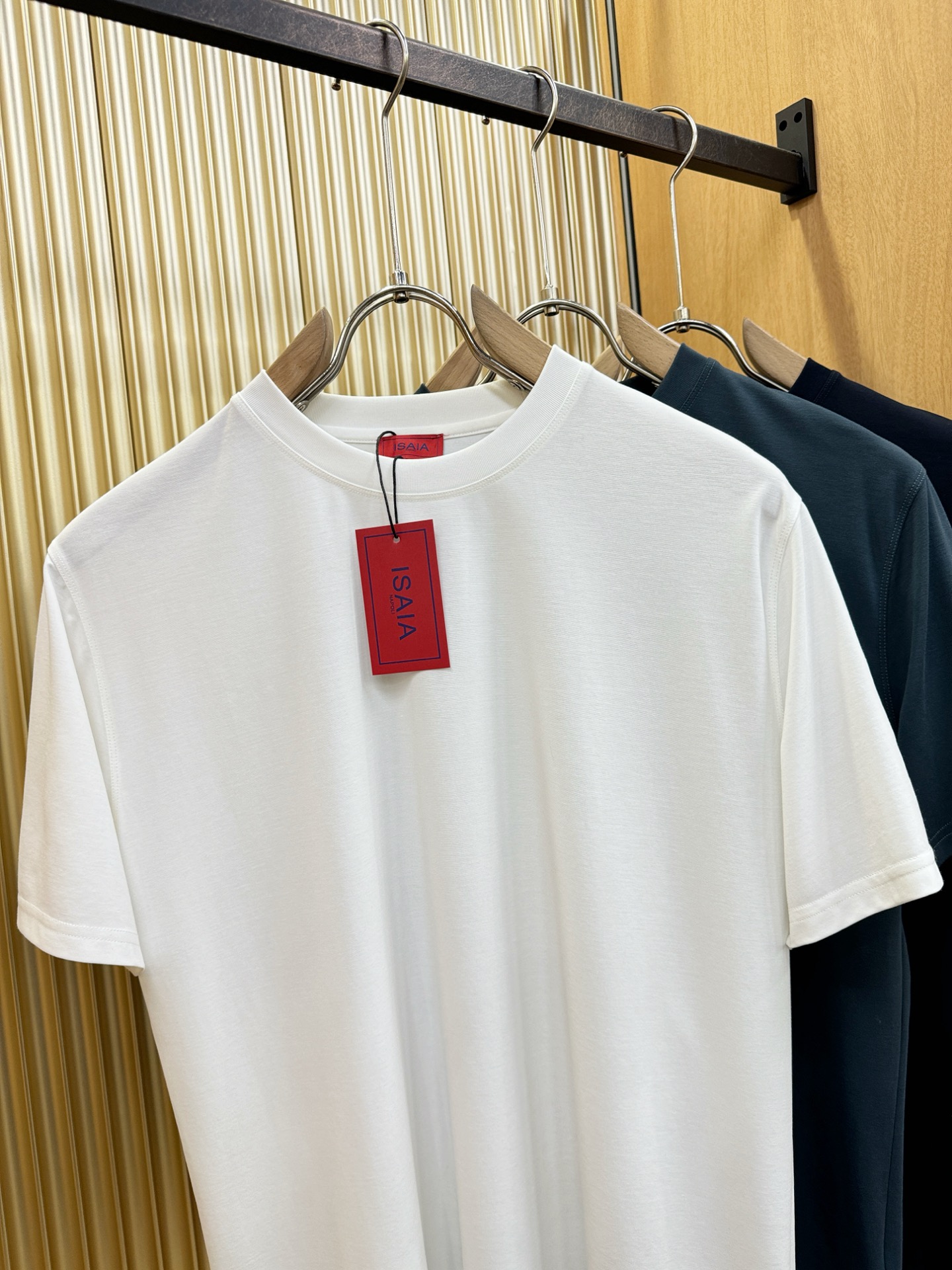 ISAIA 顶级品质 2026新品短袖！原版定制面料，手感柔软。顶级进口私货，时尚设计潮流短袖，不失奢华