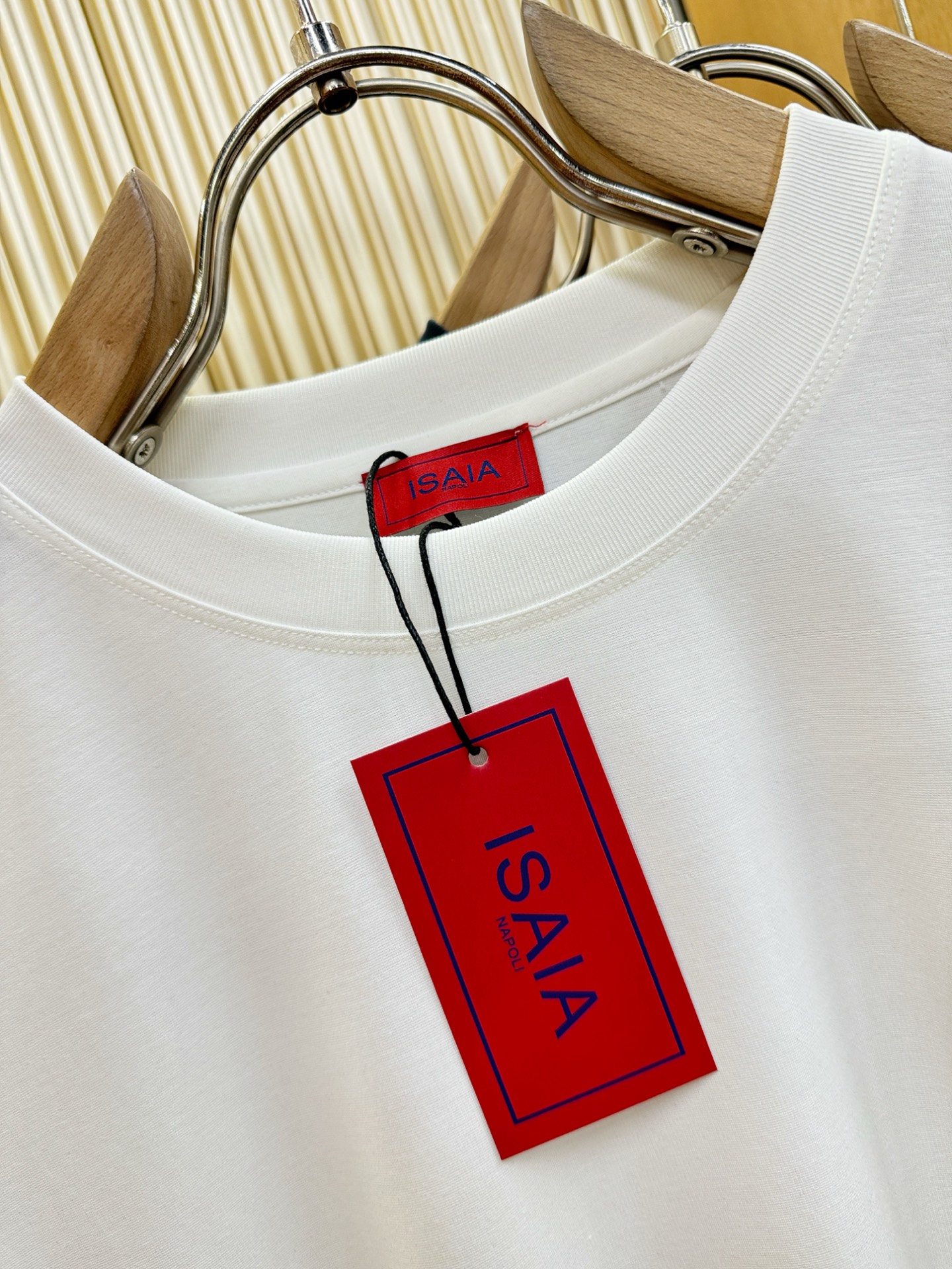 ISAIA 顶级品质 2026新品短袖！原版定制面料，手感柔软。顶级进口私货，时尚设计潮流短袖，不失奢华