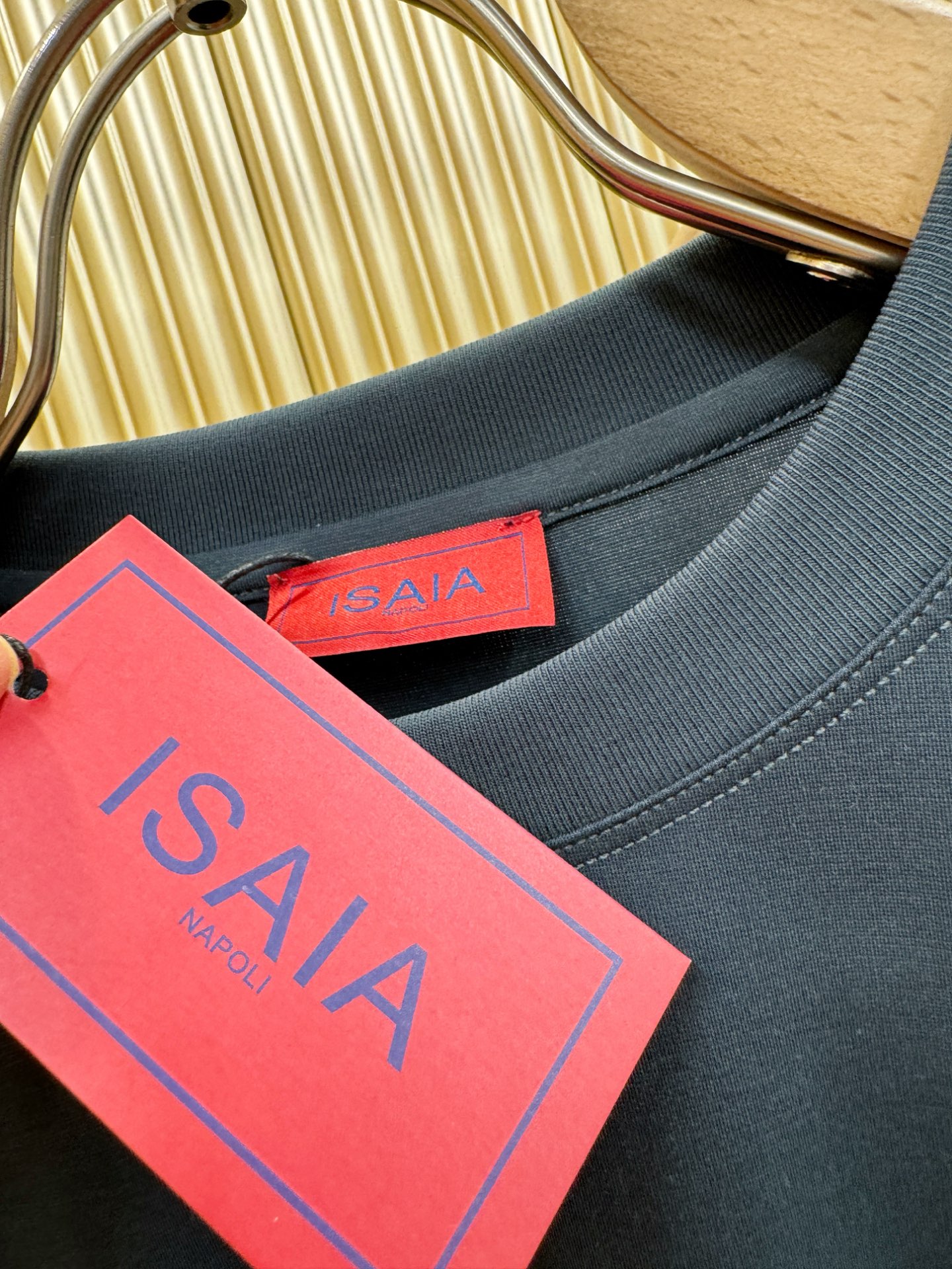 ISAIA 顶级品质 2026新品短袖！原版定制面料，手感柔软。顶级进口私货，时尚设计潮流短袖，不失奢华