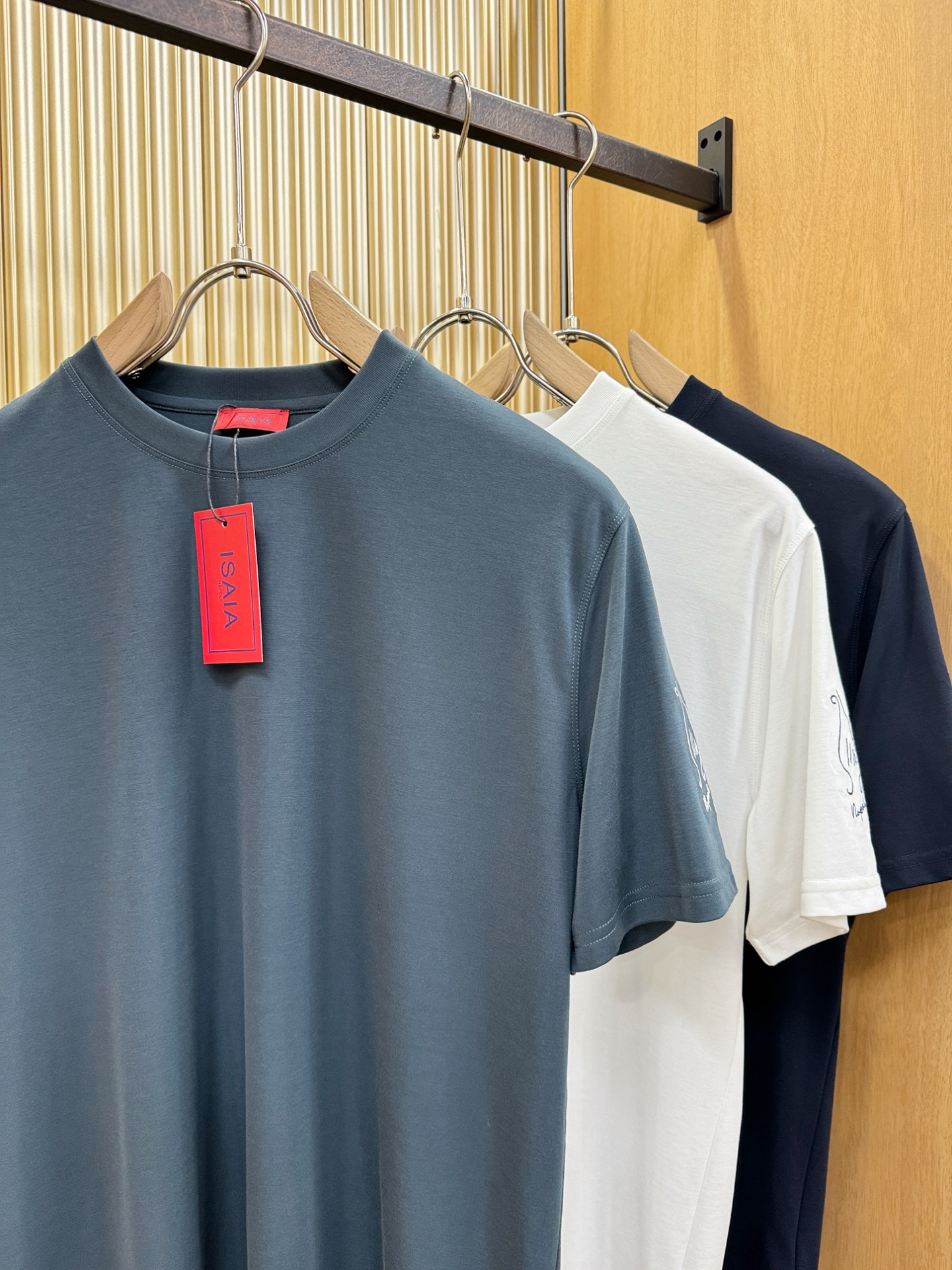 ISAIA 顶级品质 2026新品短袖！原版定制面料，手感柔软。顶级进口私货，时尚设计潮流短袖，不失奢华