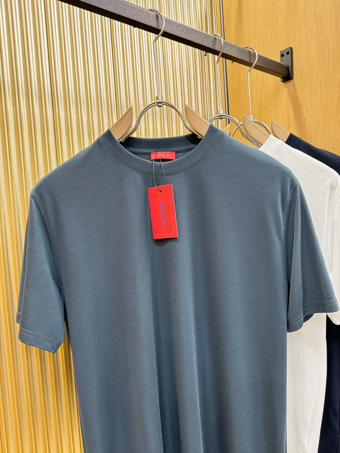 ISAIA 顶级品质 2026新品短袖！原版定制面料，手感柔软。顶级进口私货，时尚设计潮流短袖，不失奢华