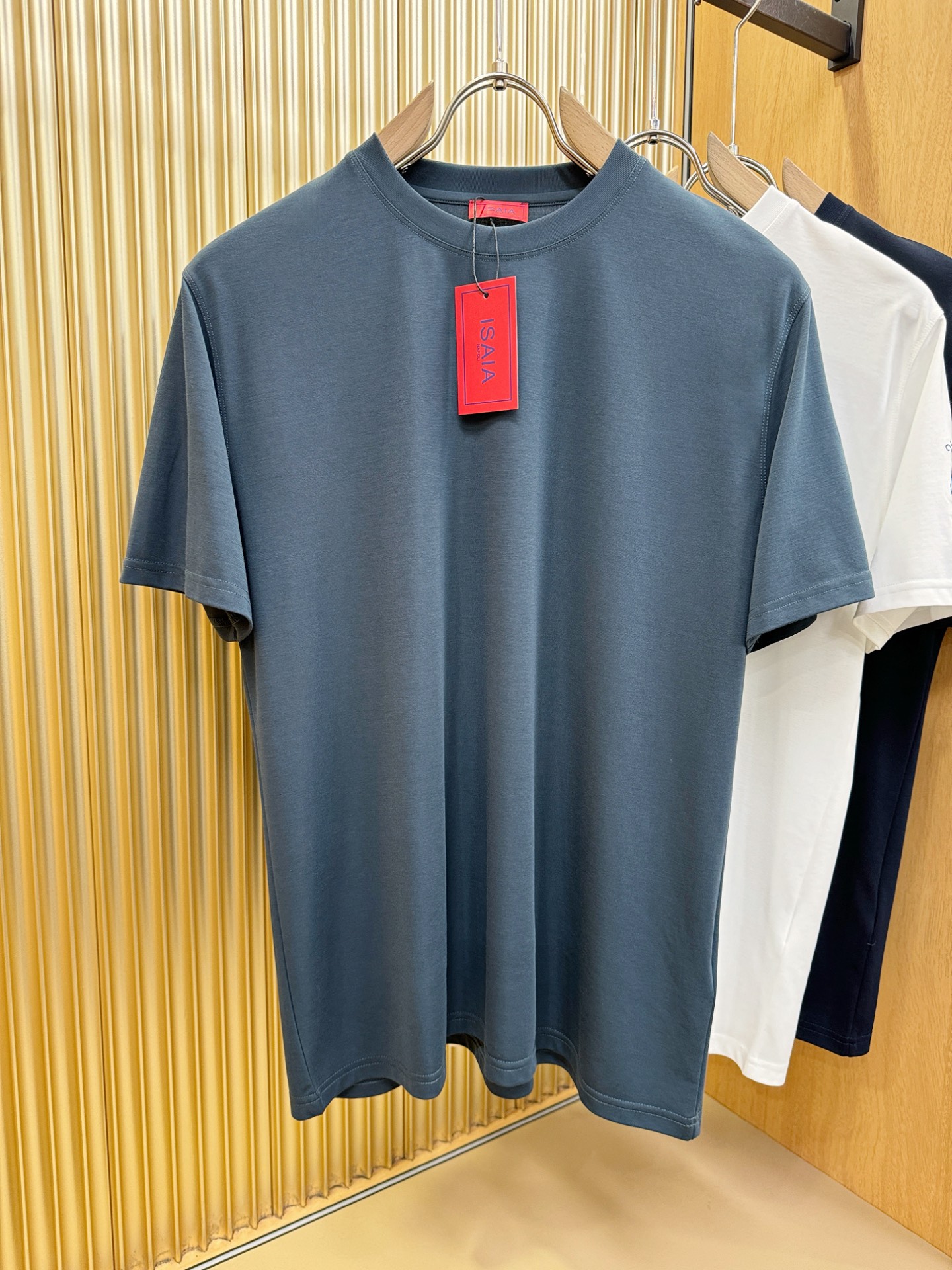 ISAIA 顶级品质 2026新品短袖！原版定制面料，手感柔软。顶级进口私货，时尚设计潮流短袖，不失奢华