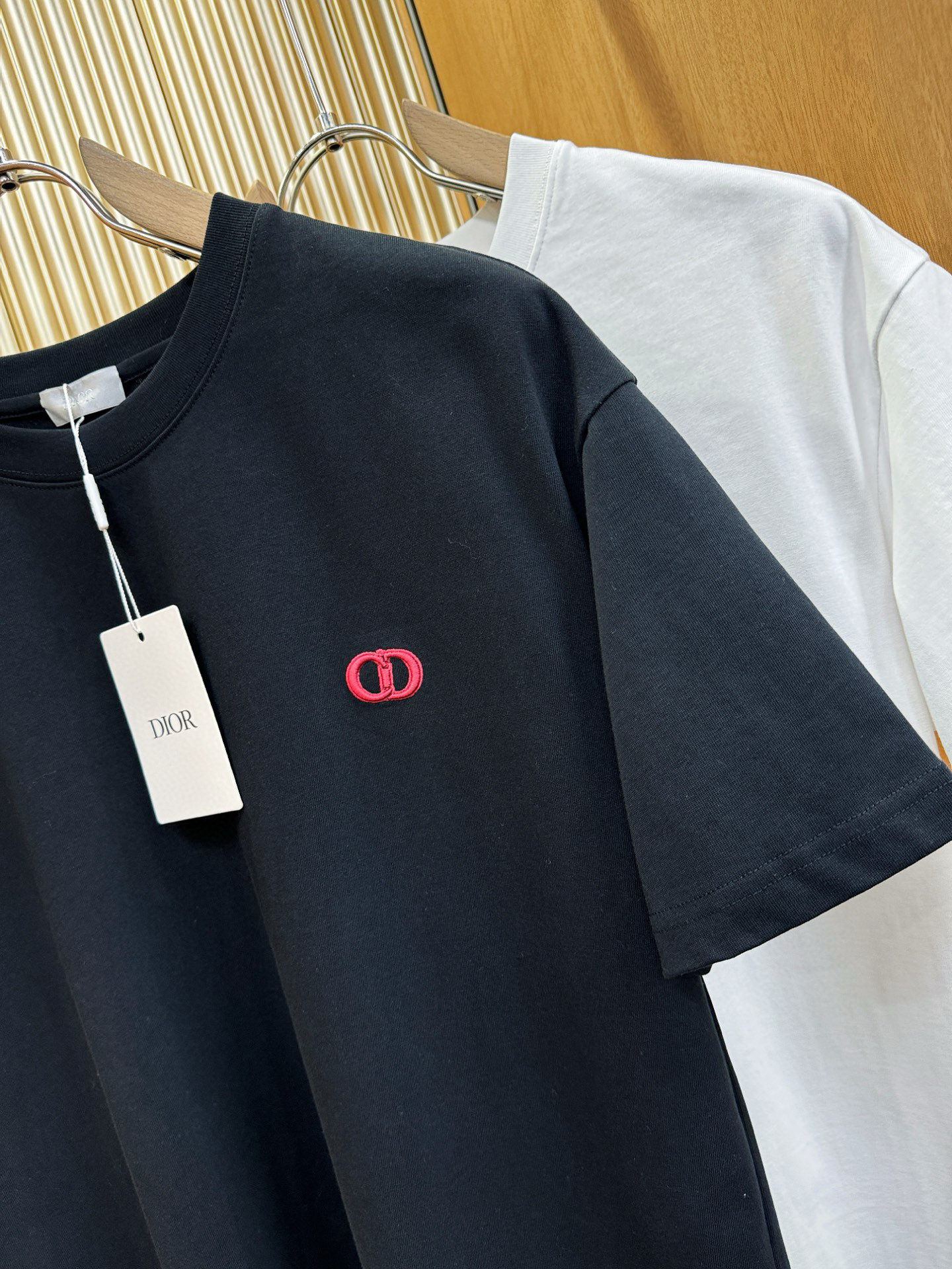 Dior迪奥 2026新款短袖T恤！走秀图案时尚休闲短袖T恤衫！设计logo设计！极具设计精选客供面料，