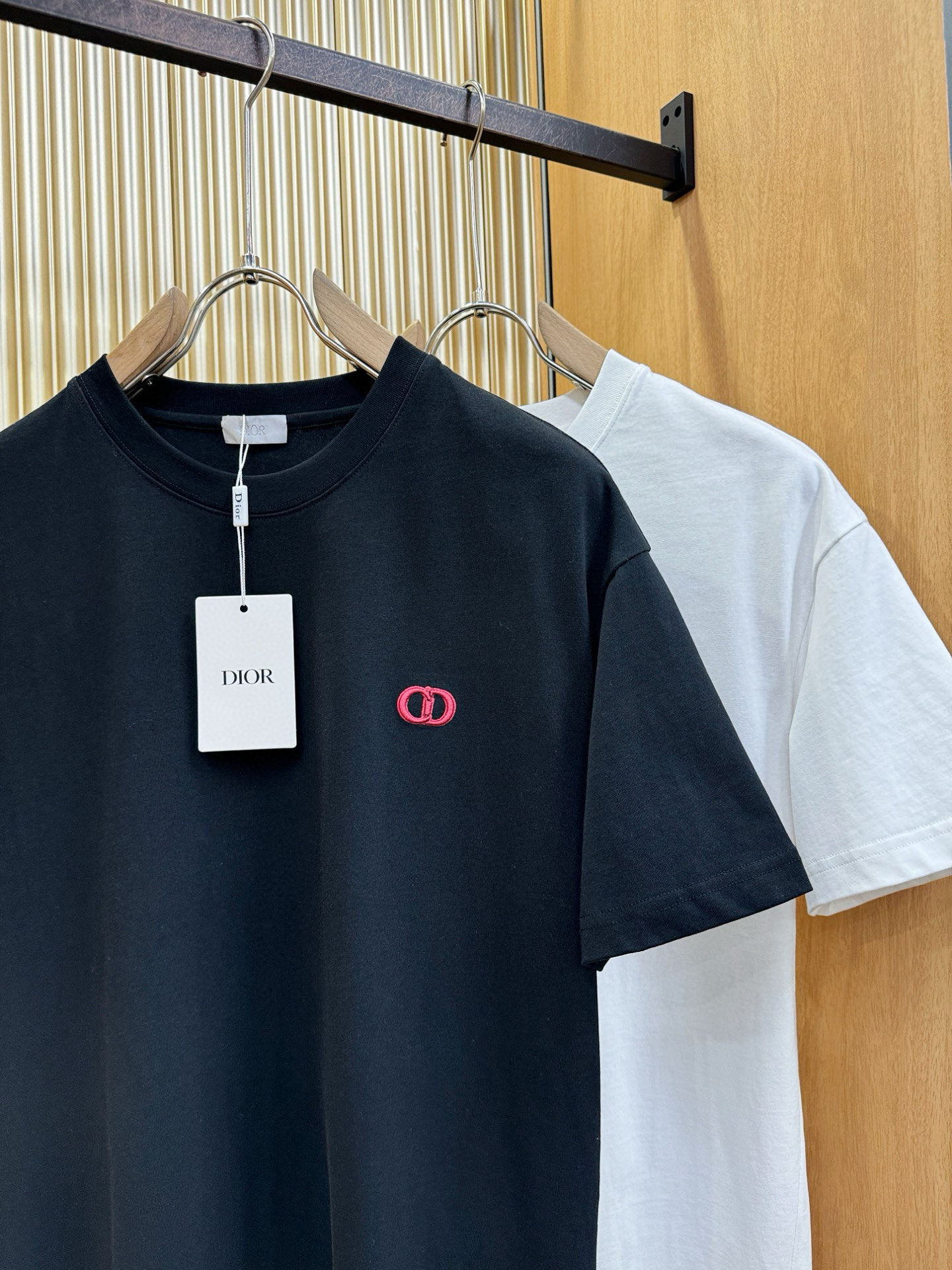 Dior迪奥 2026新款短袖T恤！走秀图案时尚休闲短袖T恤衫！设计logo设计！极具设计精选客供面料，