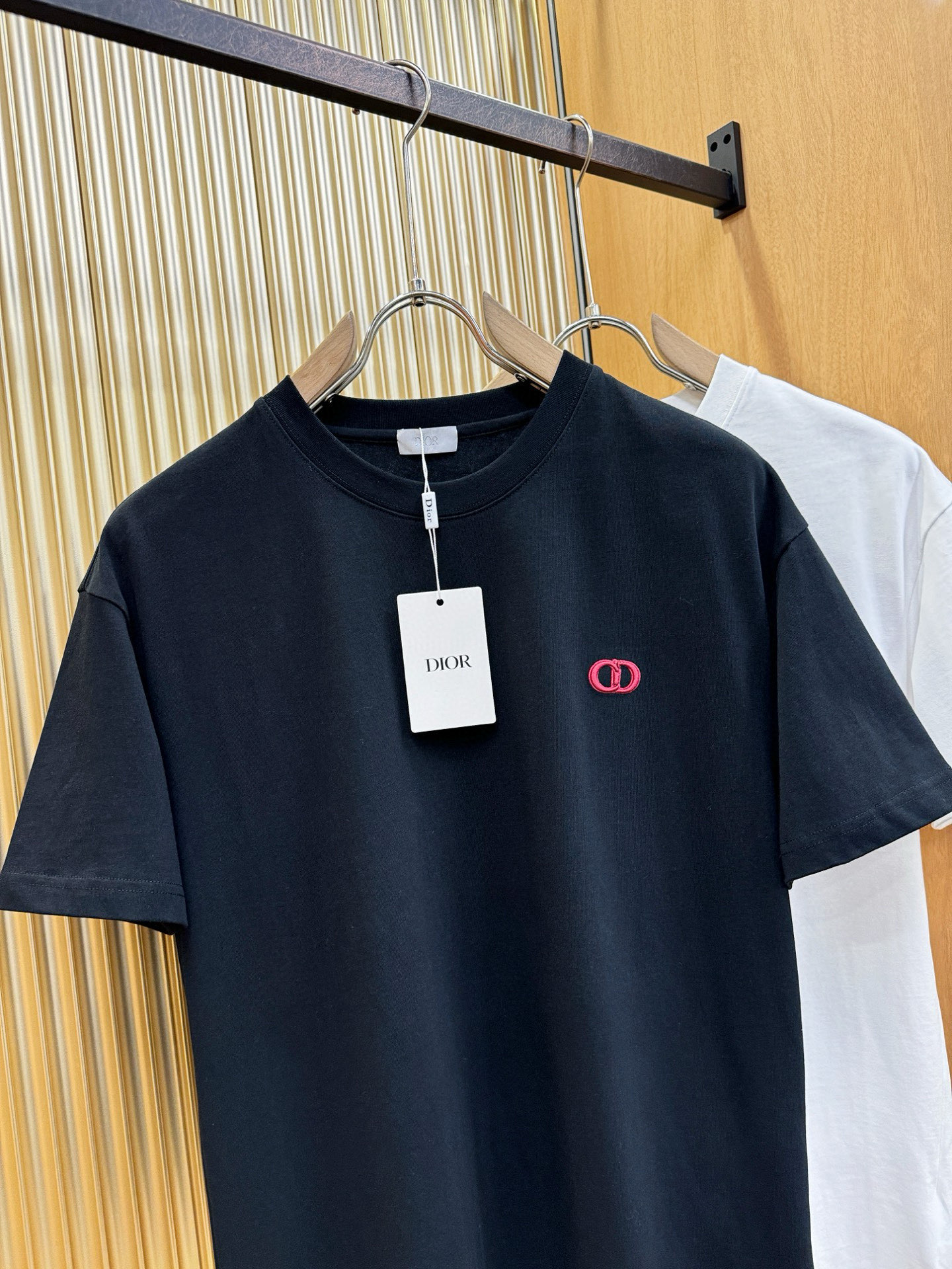 Dior迪奥 2026新款短袖T恤！走秀图案时尚休闲短袖T恤衫！设计logo设计！极具设计精选客供面料，