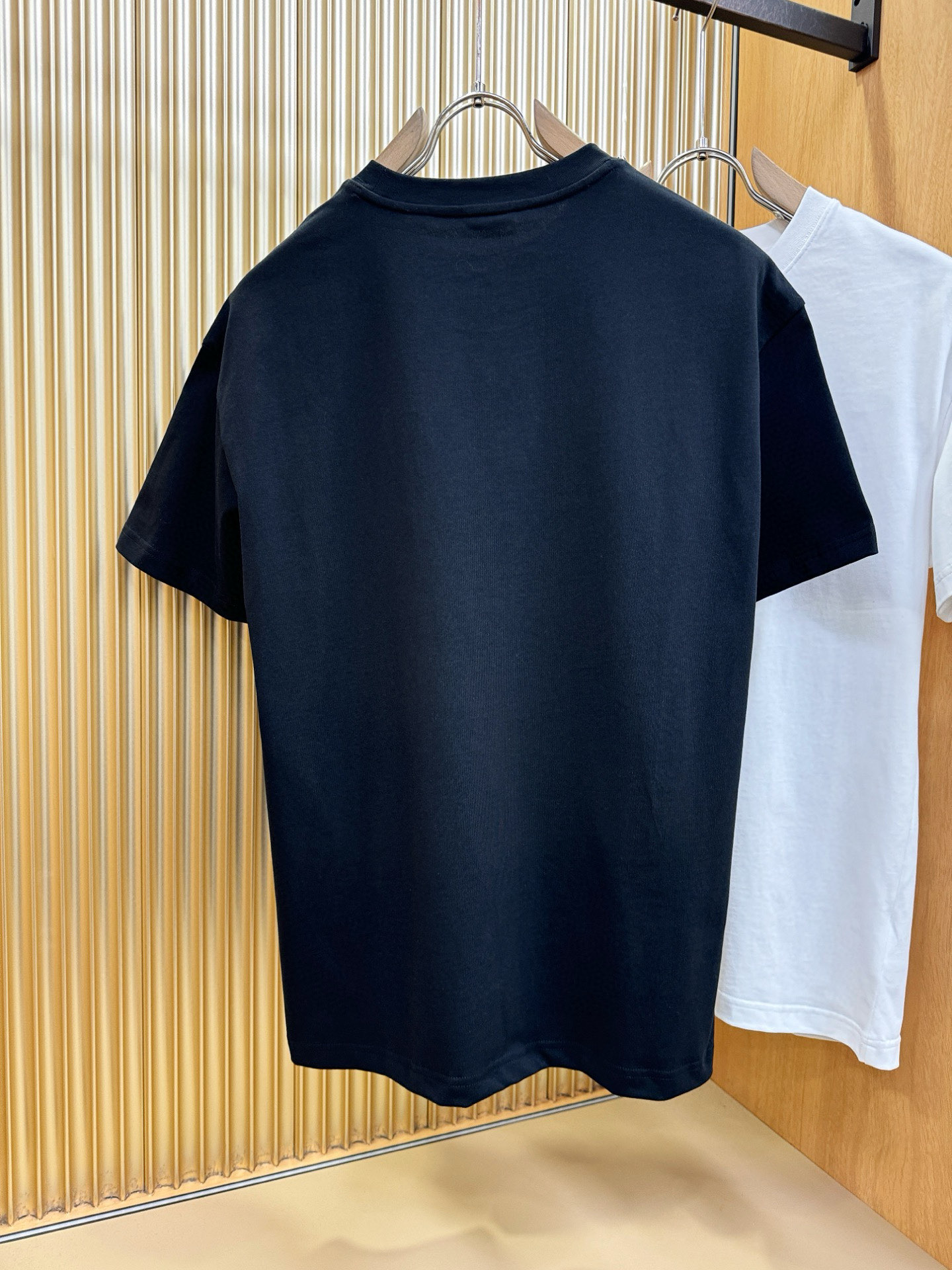 Dior迪奥 2026新款短袖T恤！走秀图案时尚休闲短袖T恤衫！设计logo设计！极具设计精选客供面料，