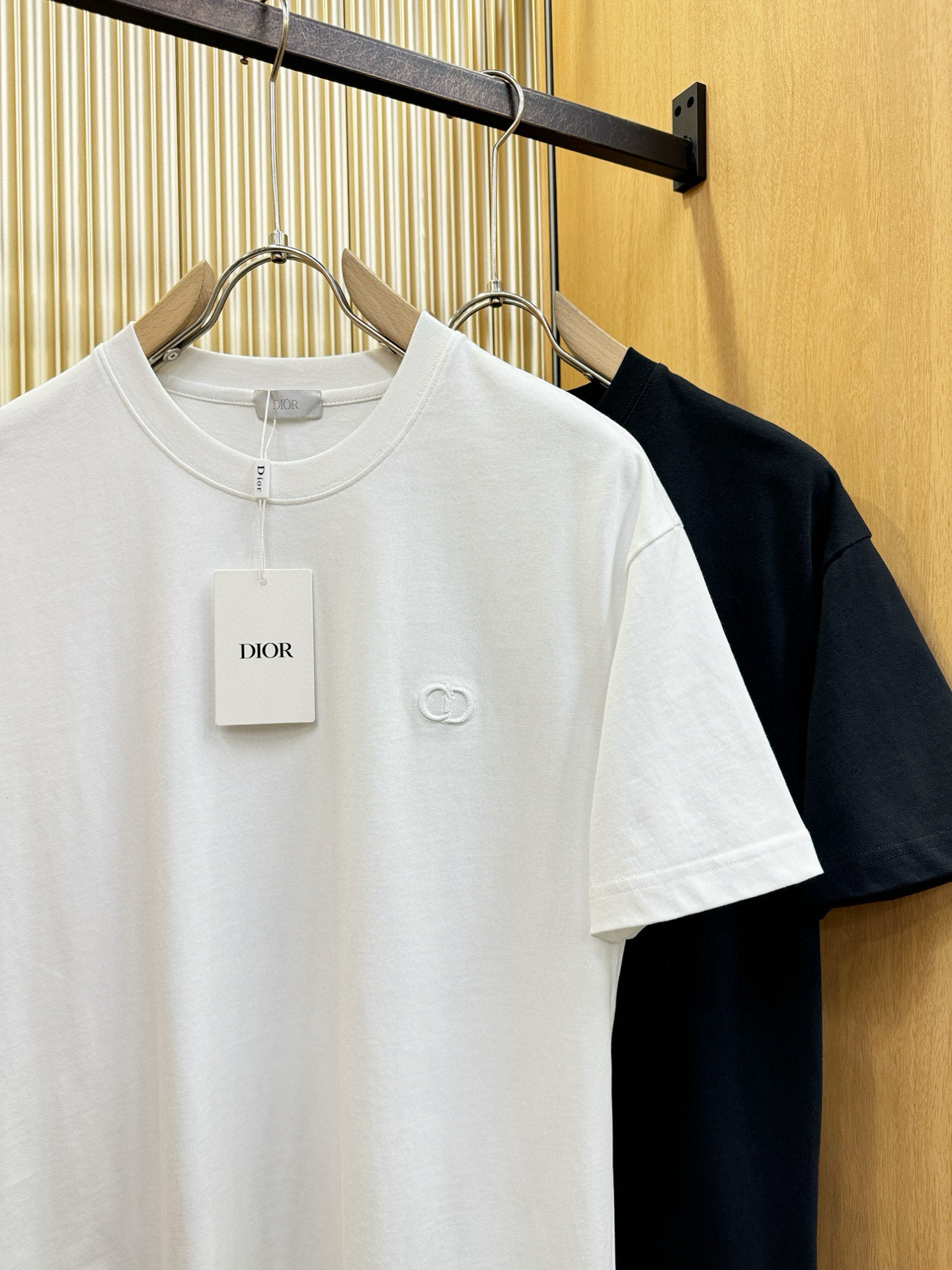 Dior迪奥 2026新款短袖T恤！走秀图案时尚休闲短袖T恤衫！设计logo设计！极具设计精选客供面料，