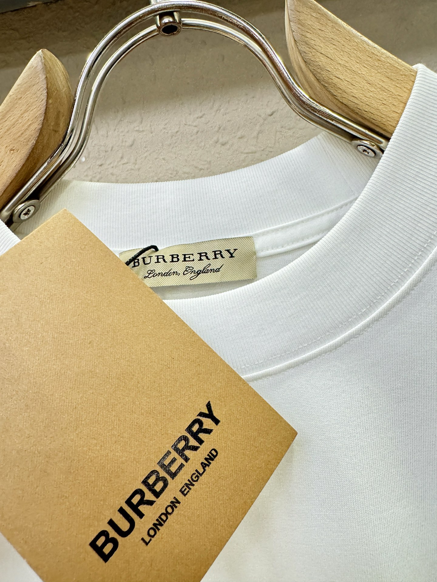 BURBERRY巴宝莉 2026新款短袖T恤！走秀图案时尚休闲短袖T恤衫！设计logo设计！极具设计精选