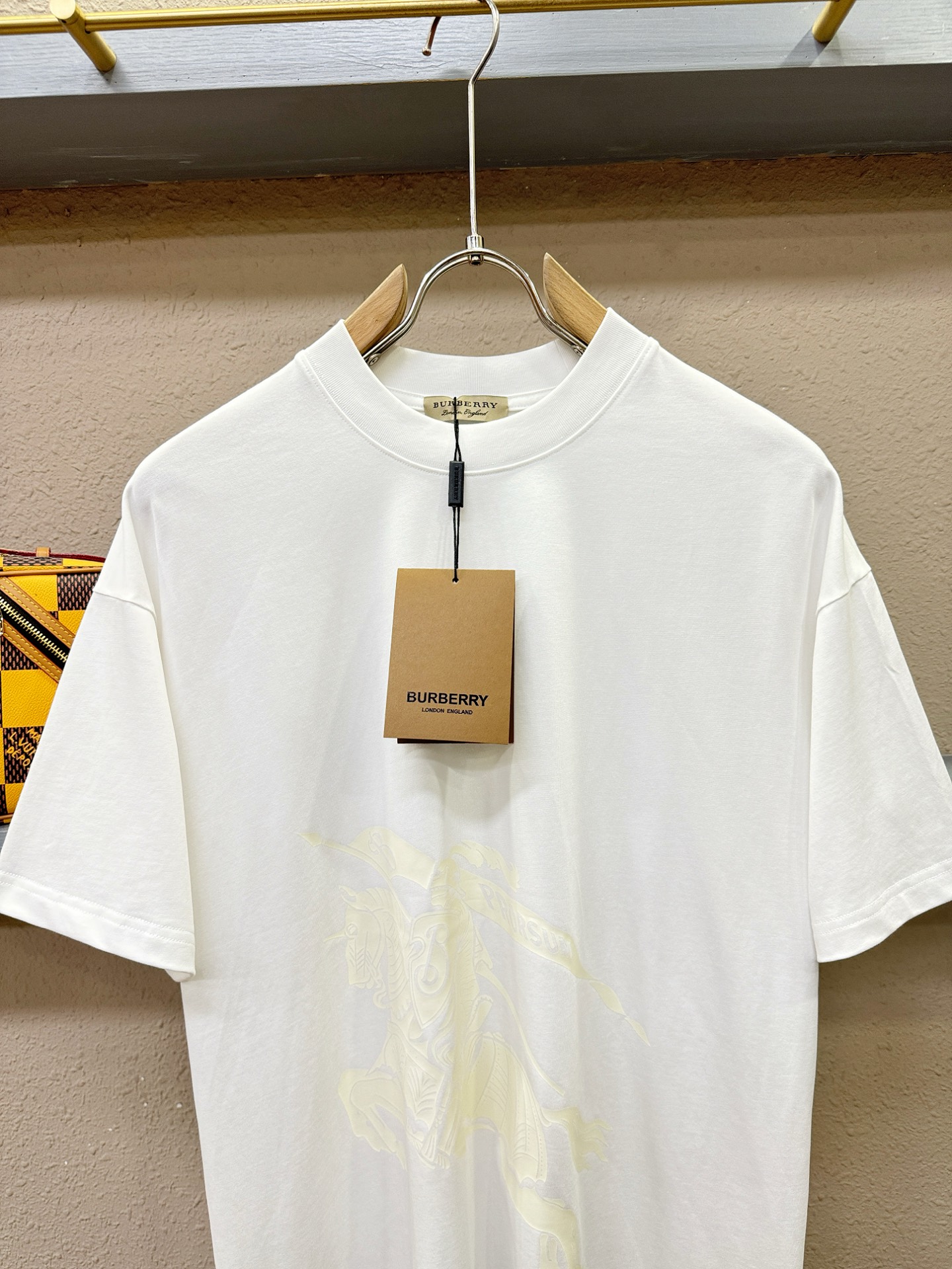BURBERRY巴宝莉 2026新款短袖T恤！走秀图案时尚休闲短袖T恤衫！设计logo设计！极具设计精选
