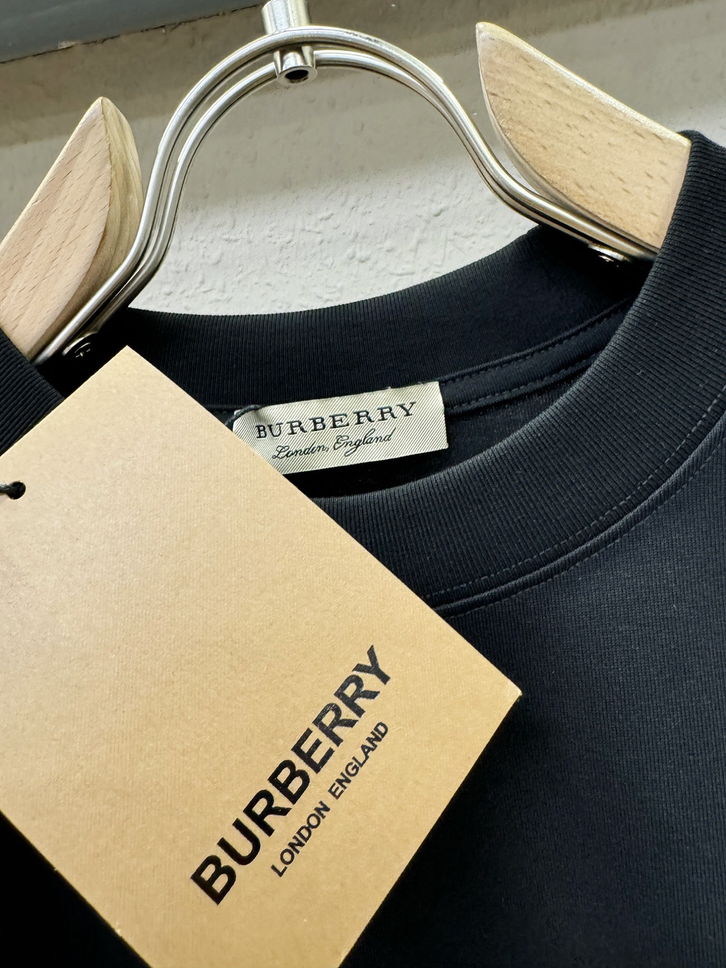 BURBERRY巴宝莉 2026新款短袖T恤！走秀图案时尚休闲短袖T恤衫！设计logo设计！极具设计精选