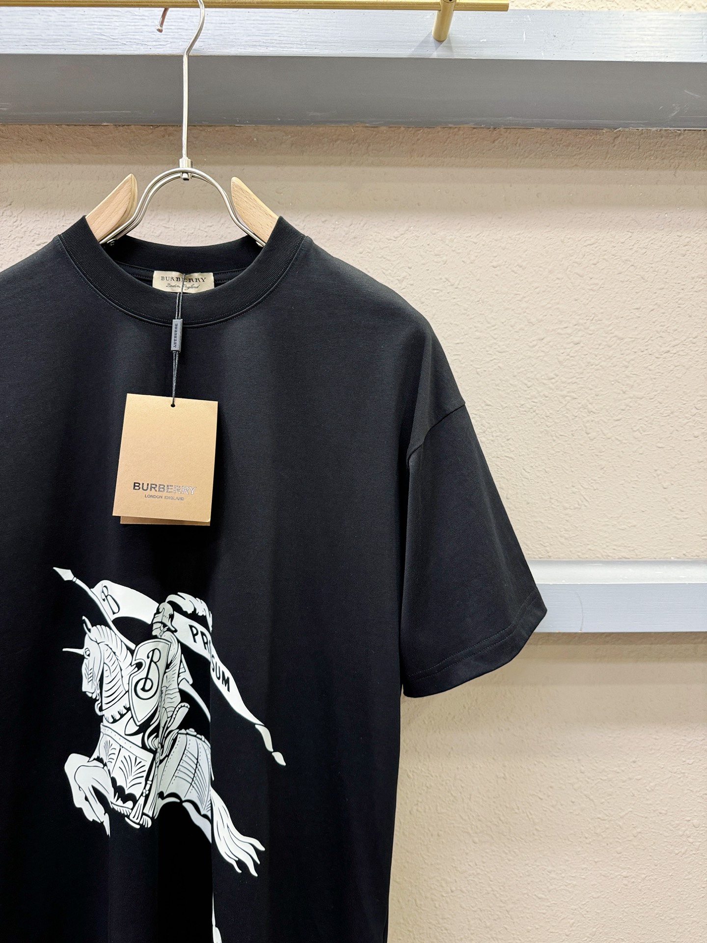 BURBERRY巴宝莉 2026新款短袖T恤！走秀图案时尚休闲短袖T恤衫！设计logo设计！极具设计精选