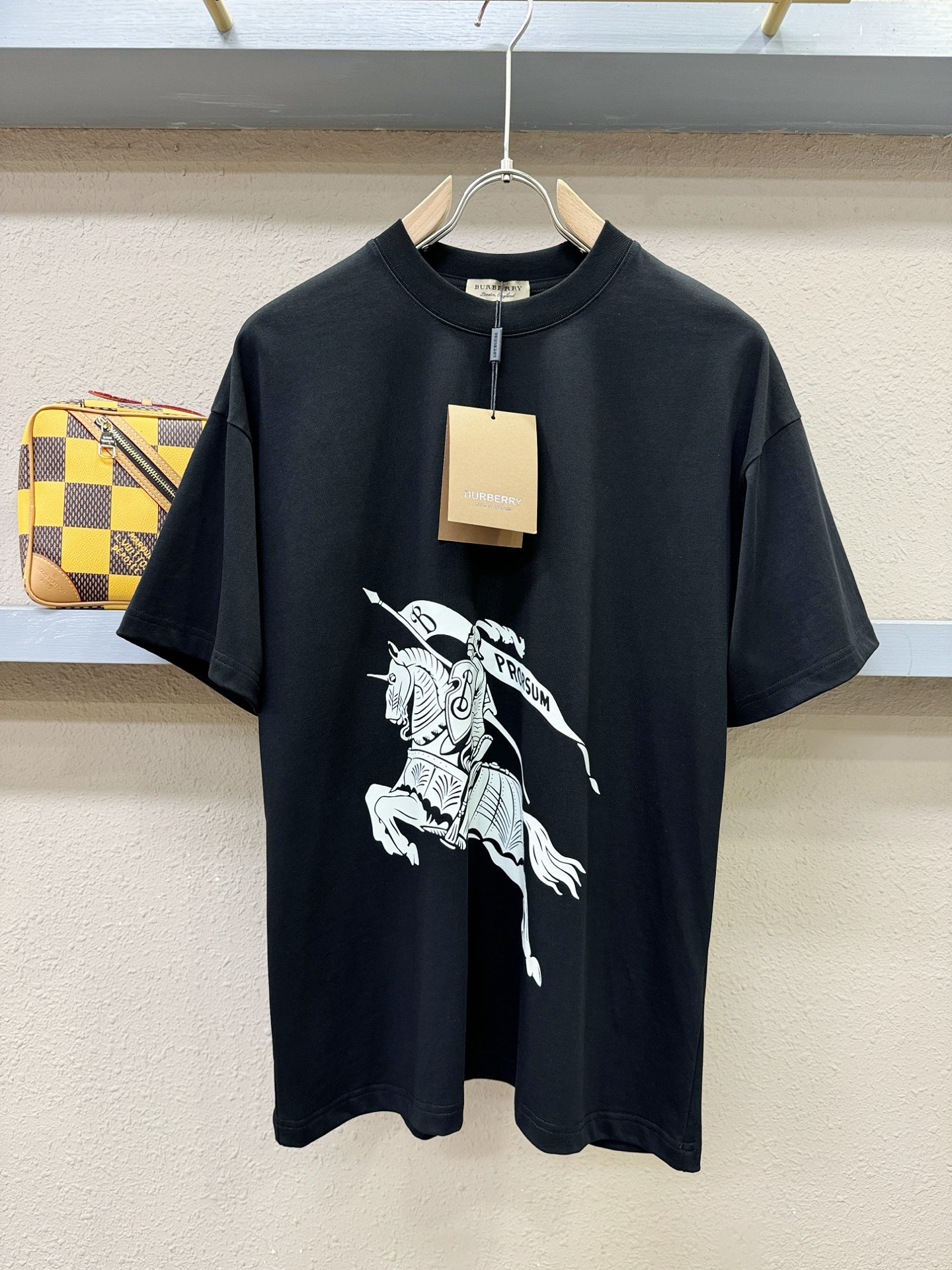 BURBERRY巴宝莉 2026新款短袖T恤！走秀图案时尚休闲短袖T恤衫！设计logo设计！极具设计精选