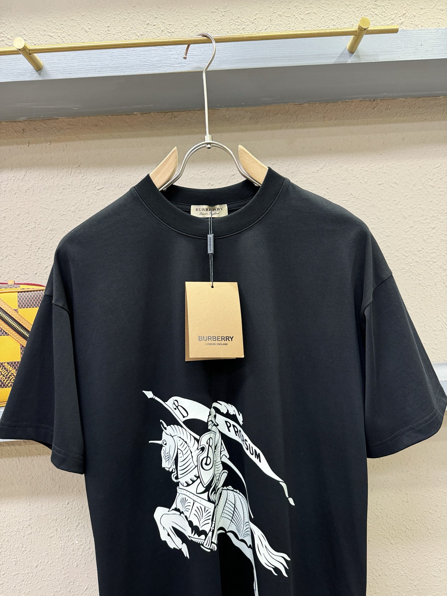 BURBERRY巴宝莉 2026新款短袖T恤！走秀图案时尚休闲短袖T恤衫！设计logo设计！极具设计精选