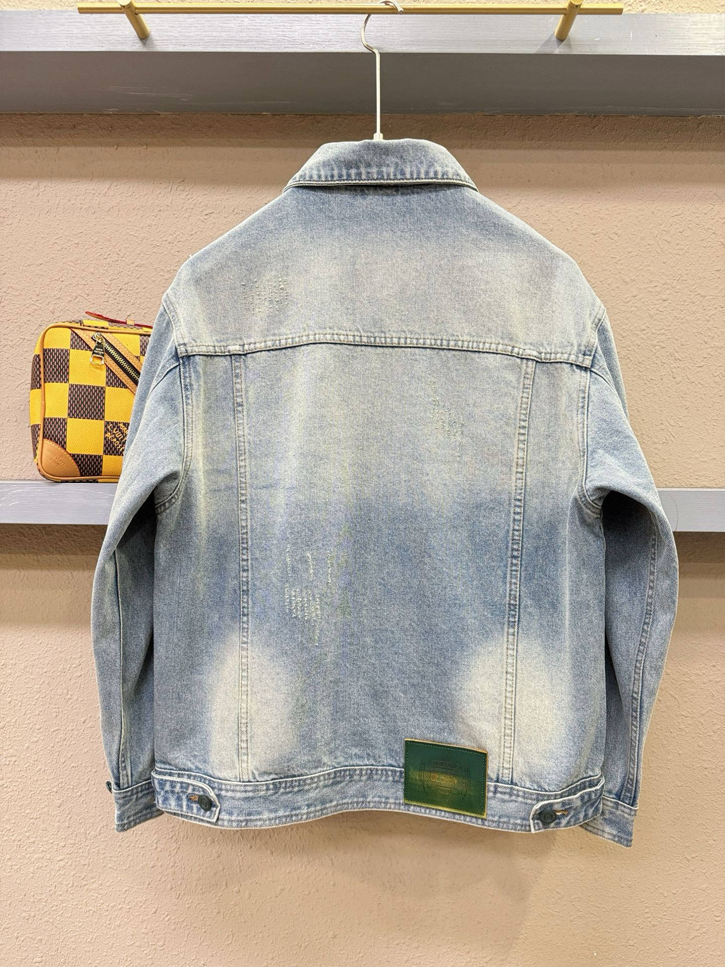 Hermès爱马仕 2026春夏新品牛仔外套，时装圈人气极为火热的单品，是时尚大咖们最炙手可热扭造型的必