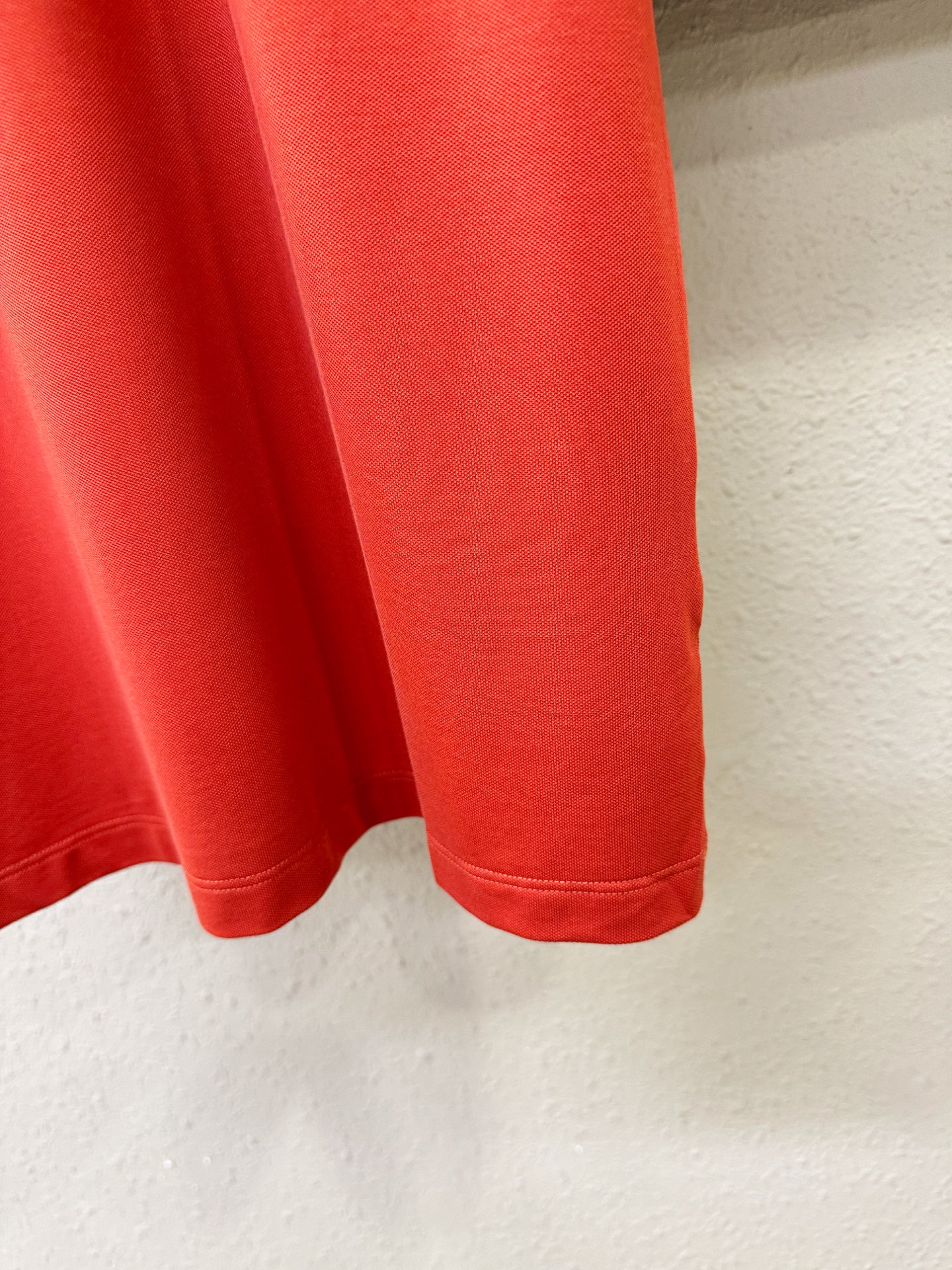 Hermès爱马仕 2026春夏新款首发专柜最新款翻领短袖，100%丝光棉面料，高端订制 设计前卫时尚！