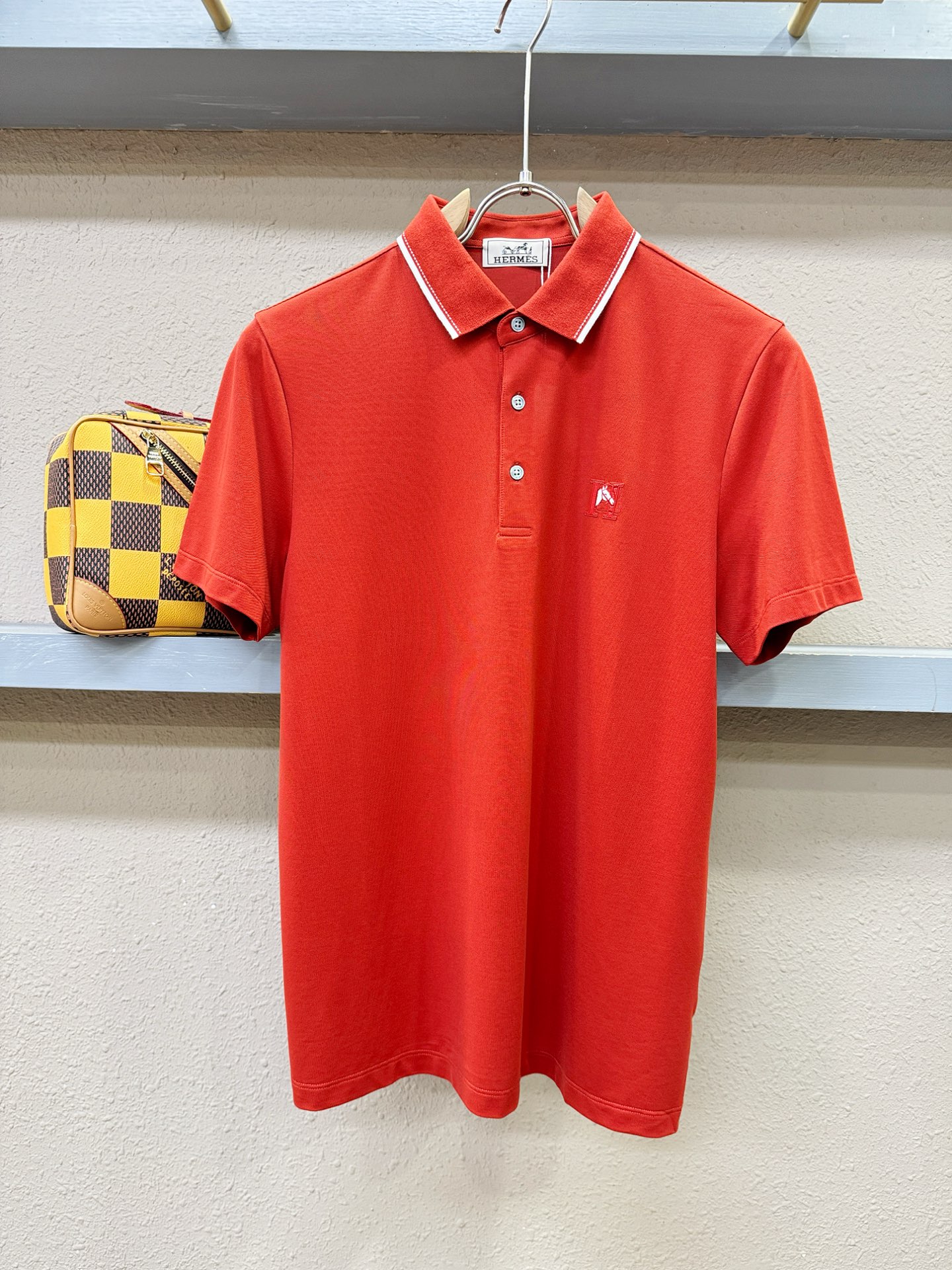 Hermès爱马仕 2026春夏新款首发专柜最新款翻领短袖，100%丝光棉面料，高端订制 设计前卫时尚！