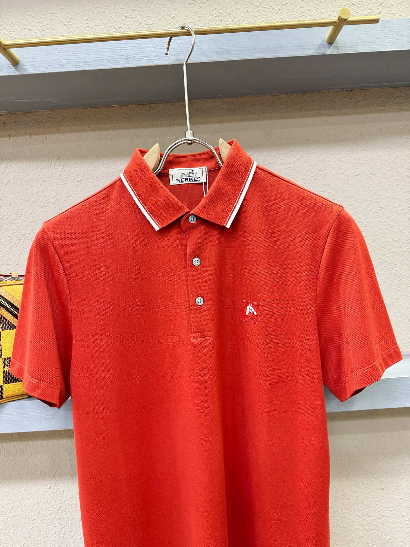 Hermès爱马仕 2026春夏新款首发专柜最新款翻领短袖，100%丝光棉面料，高端订制 设计前卫时尚！