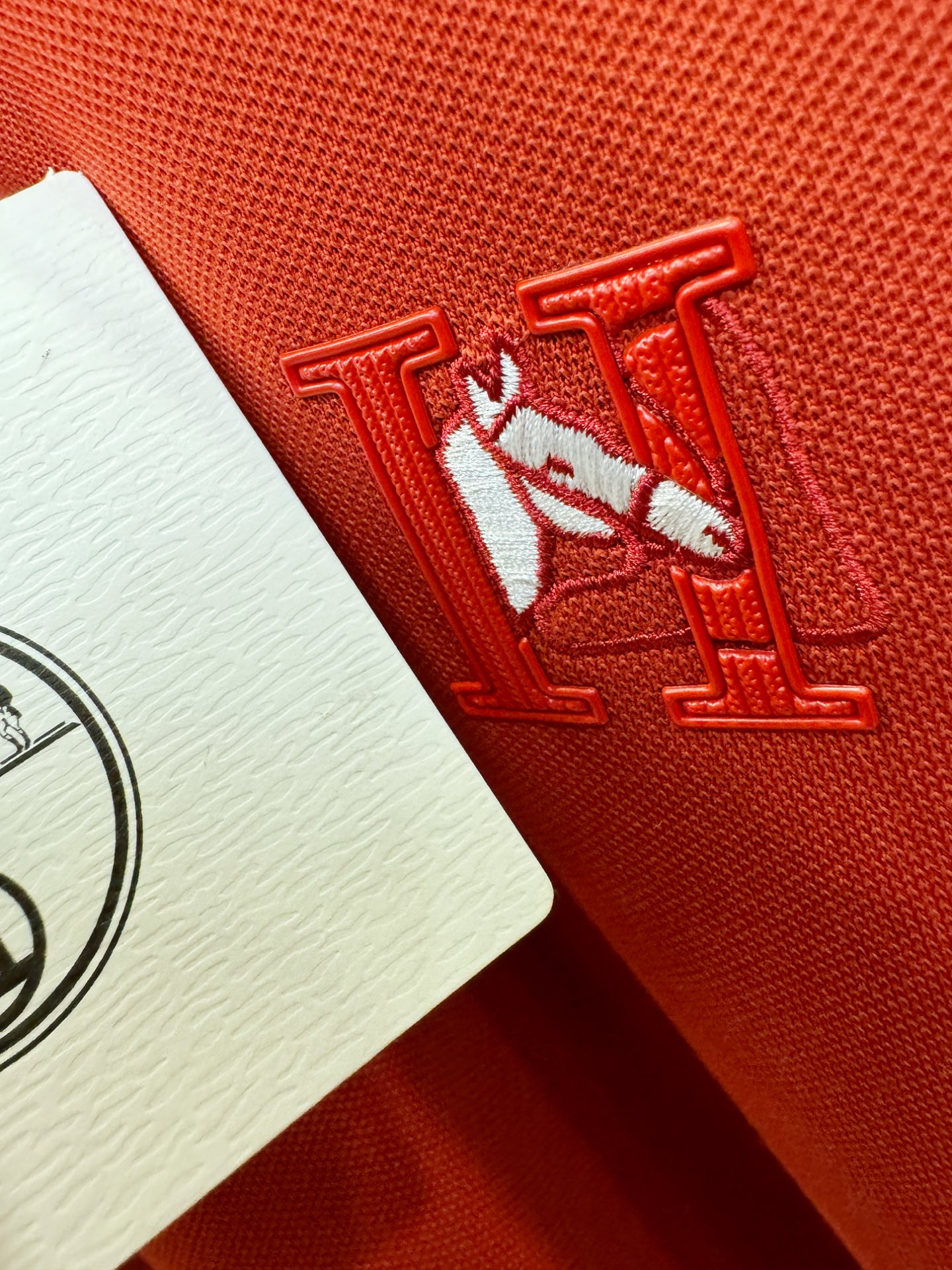 Hermès爱马仕 2026春夏新款首发专柜最新款翻领短袖，100%丝光棉面料，高端订制 设计前卫时尚！