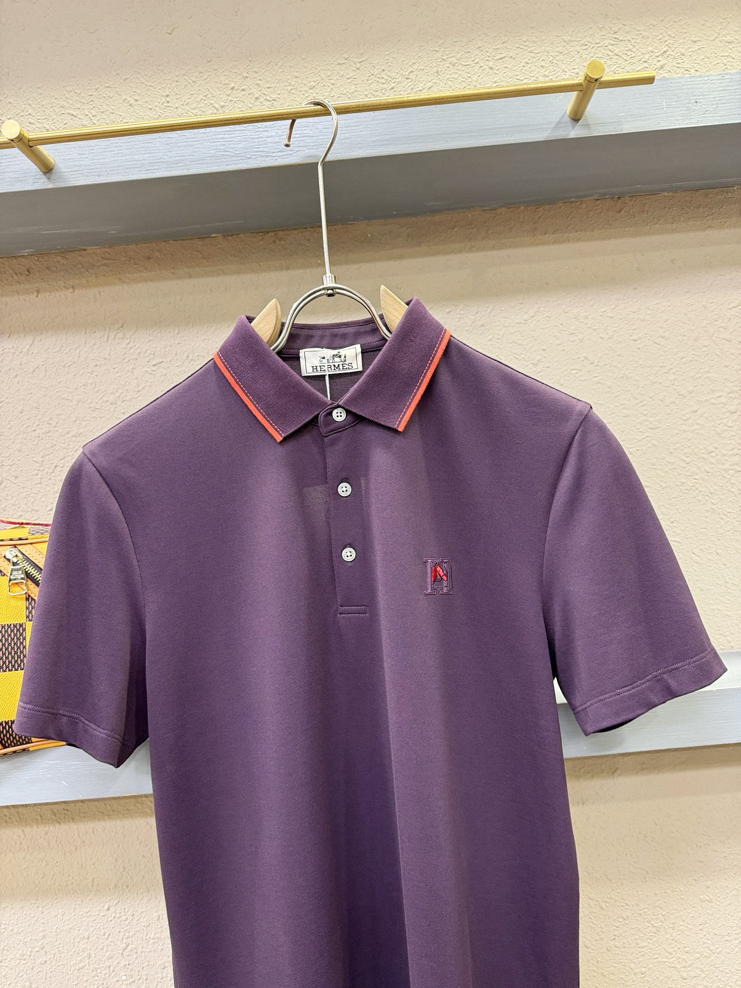 Hermès爱马仕 2026春夏新款首发专柜最新款翻领短袖，100%丝光棉面料，高端订制 设计前卫时尚！