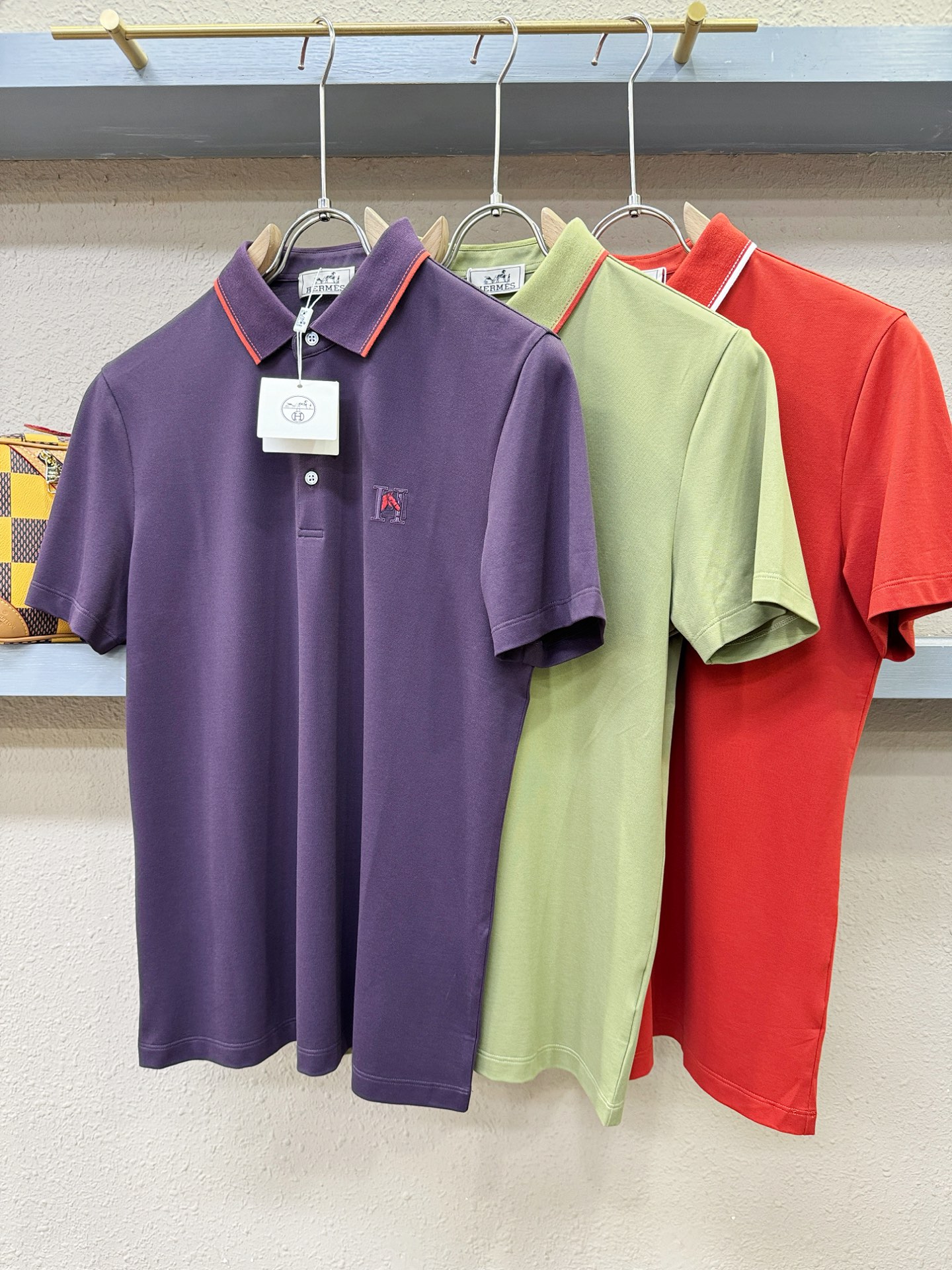 Hermès爱马仕 2026春夏新款首发专柜最新款翻领短袖，100%丝光棉面料，高端订制 设计前卫时尚！