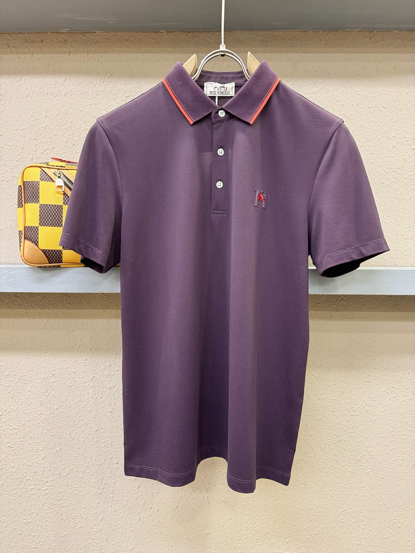 Hermès爱马仕 2026春夏新款首发专柜最新款翻领短袖，100%丝光棉面料，高端订制 设计前卫时尚！
