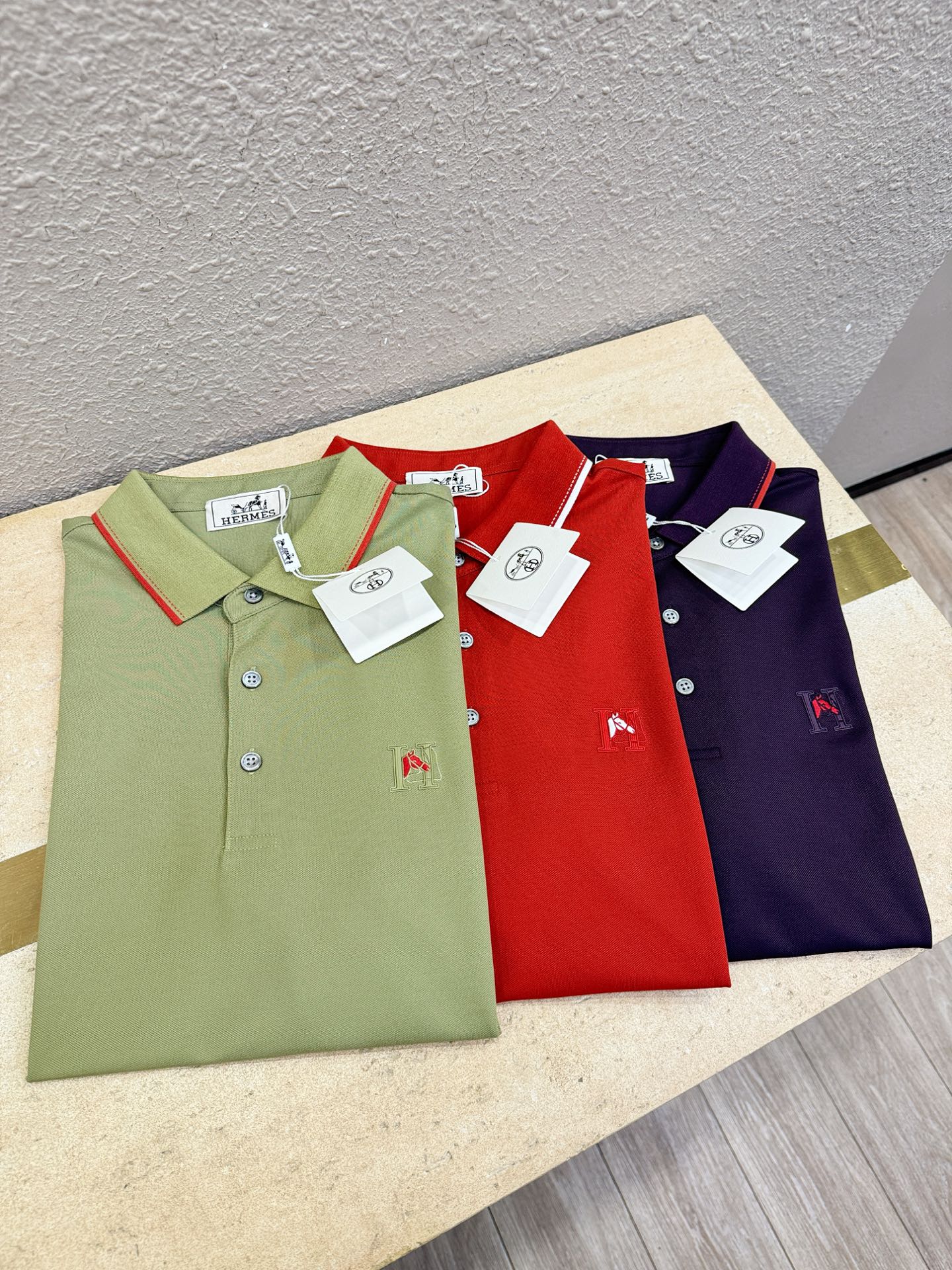 Hermès爱马仕 2026春夏新款首发专柜最新款翻领短袖，100%丝光棉面料，高端订制 设计前卫时尚！