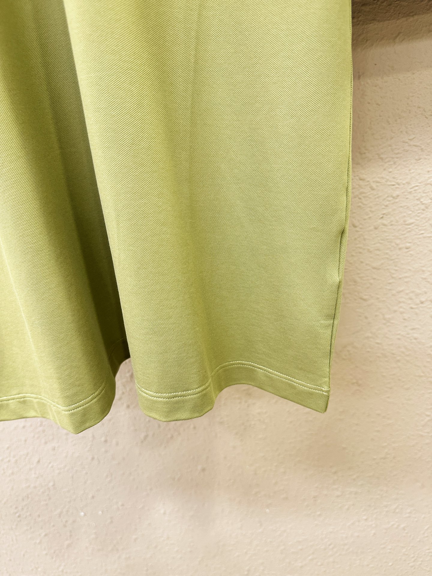 Hermès爱马仕 2026春夏新款首发专柜最新款翻领短袖，100%丝光棉面料，高端订制 设计前卫时尚！