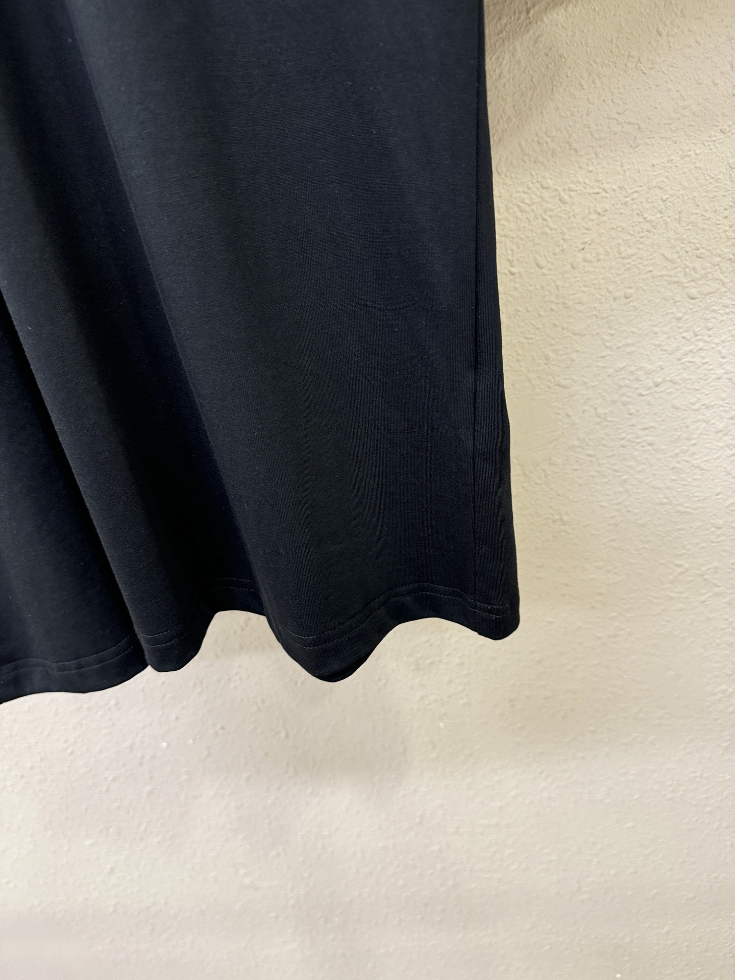 LV路易威登 2026新款短袖T恤！走秀图案时尚休闲短袖T恤衫！设计logo设计！极具设计精选客供面料，