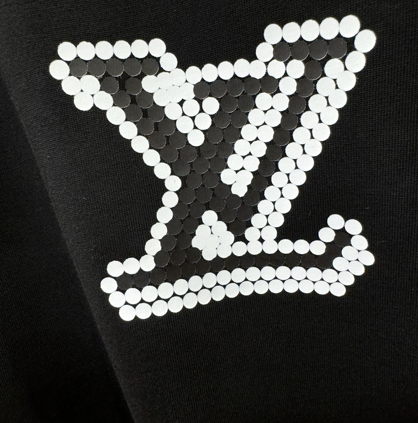 LV路易威登 2026新款短袖T恤！走秀图案时尚休闲短袖T恤衫！设计logo设计！极具设计精选客供面料，