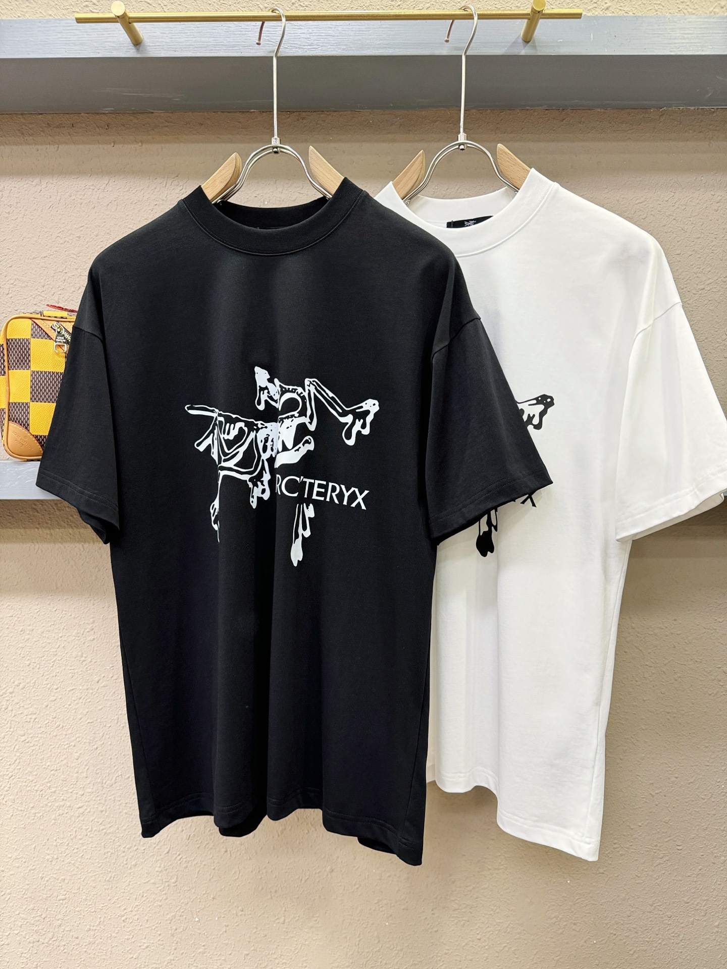 Arcteryx始祖鸟 2026新款短袖T恤！走秀图案时尚休闲短袖T恤衫！设计logo设计！极具设计精选