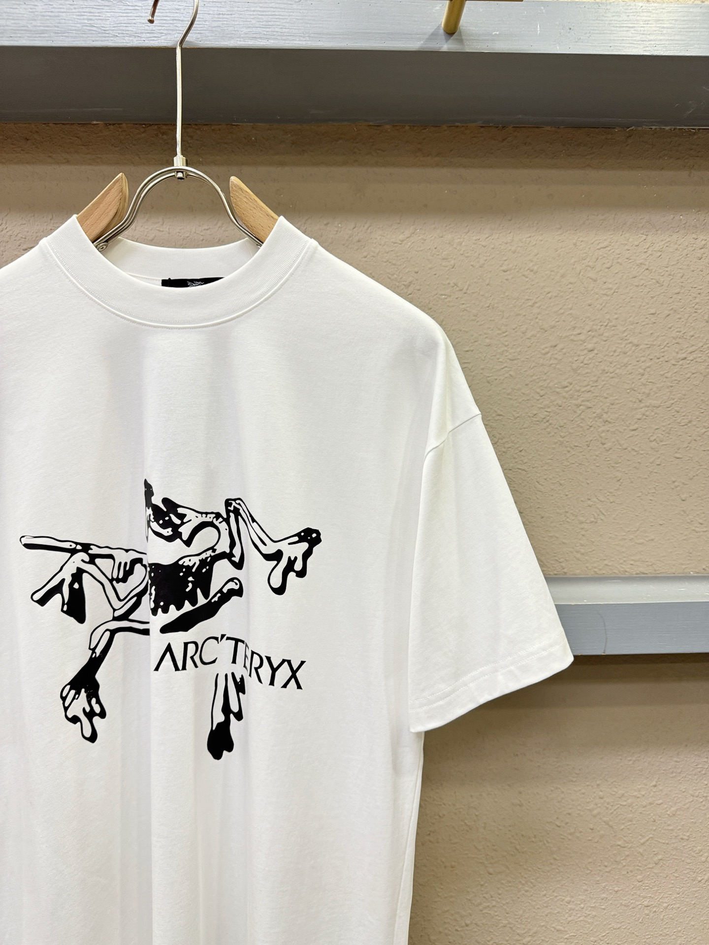 Arcteryx始祖鸟 2026新款短袖T恤！走秀图案时尚休闲短袖T恤衫！设计logo设计！极具设计精选