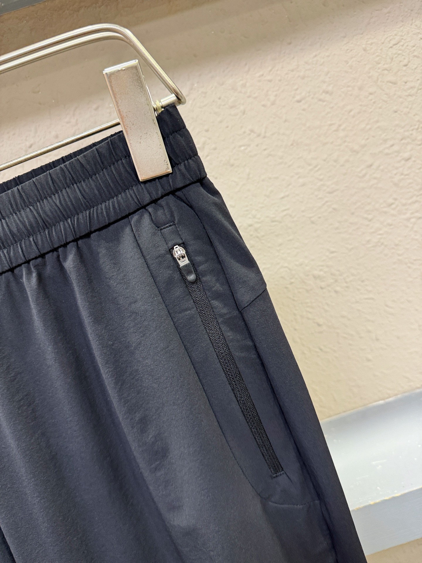 ARC‘TERYX/始祖鸟 新品休闲裤，选用欧洲进口面料，柔软舒适有质感，原版五金配件，非常炫酷，细节处