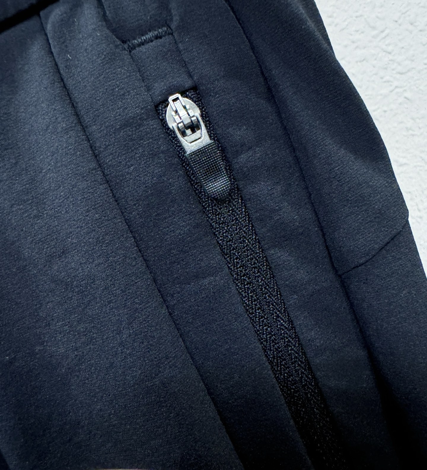 ARC‘TERYX/始祖鸟 新品休闲裤，选用欧洲进口面料，柔软舒适有质感，原版五金配件，非常炫酷，细节处