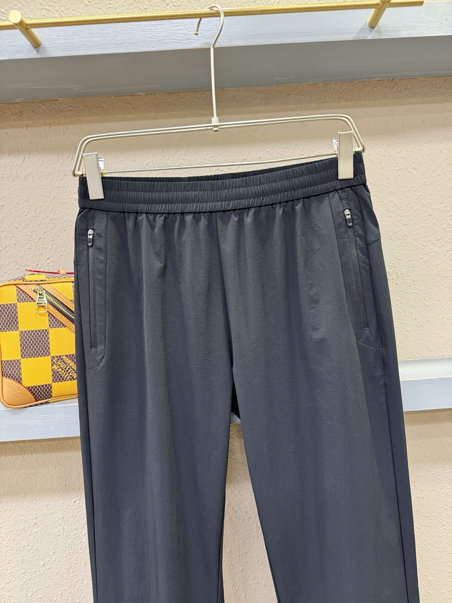 ARC‘TERYX/始祖鸟 新品休闲裤，选用欧洲进口面料，柔软舒适有质感，原版五金配件，非常炫酷，细节处