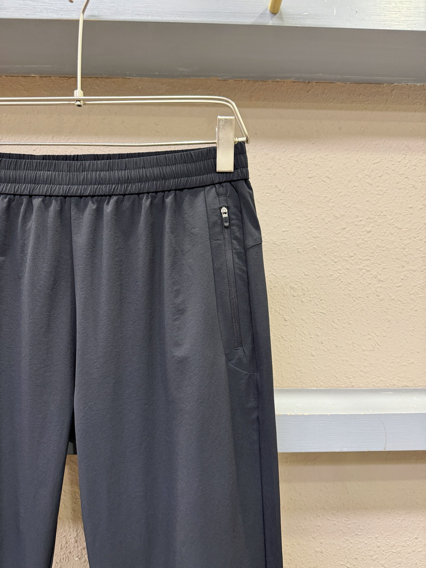 ARC‘TERYX/始祖鸟 新品休闲裤，选用欧洲进口面料，柔软舒适有质感，原版五金配件，非常炫酷，细节处