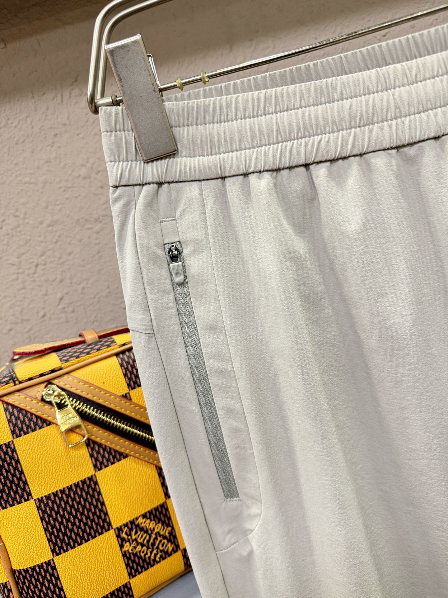 ARC‘TERYX/始祖鸟 新品休闲裤，选用欧洲进口面料，柔软舒适有质感，原版五金配件，非常炫酷，细节处