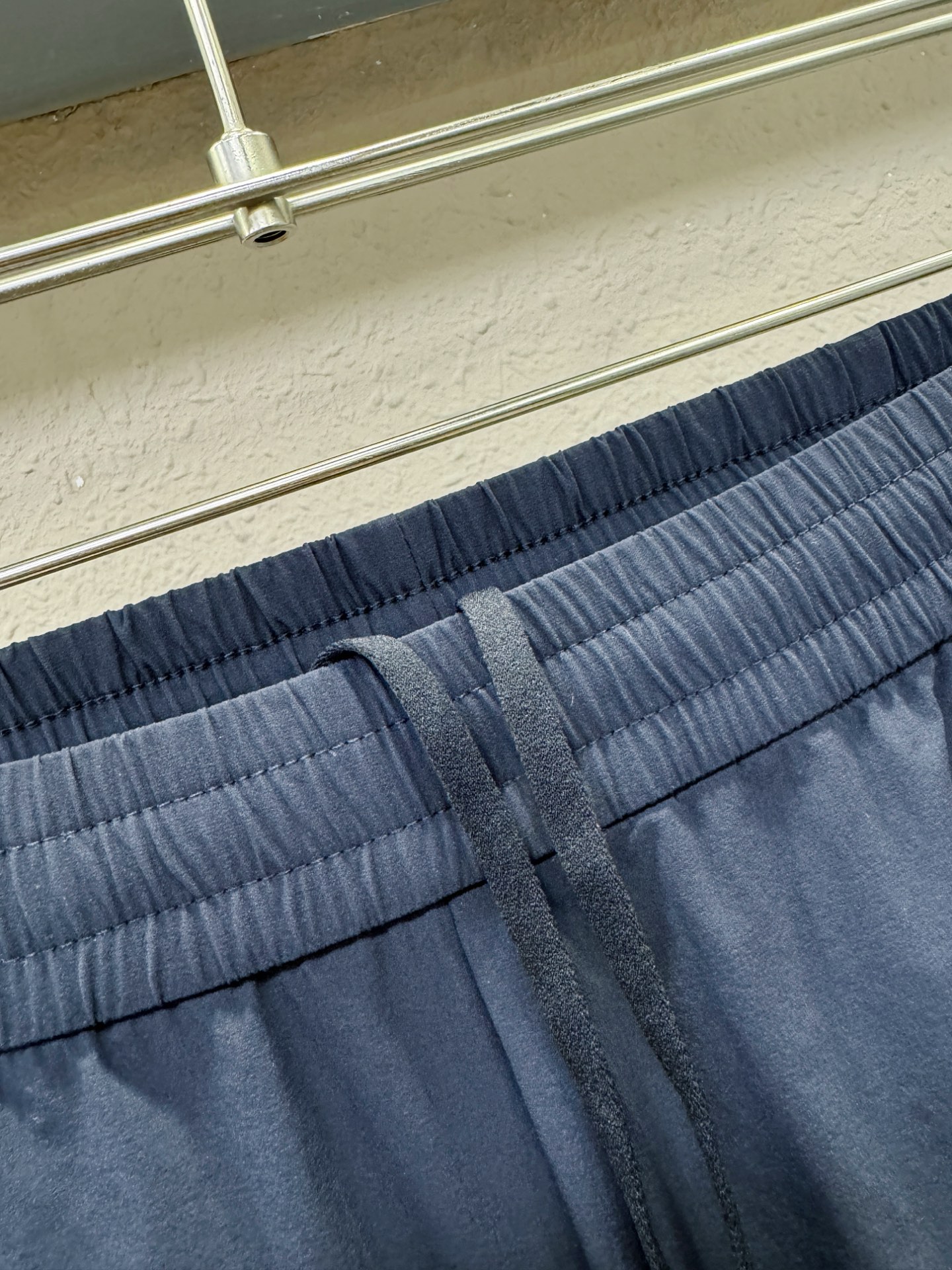 ARC‘TERYX/始祖鸟 新品休闲裤，选用欧洲进口面料，柔软舒适有质感，原版五金配件，非常炫酷，细节处