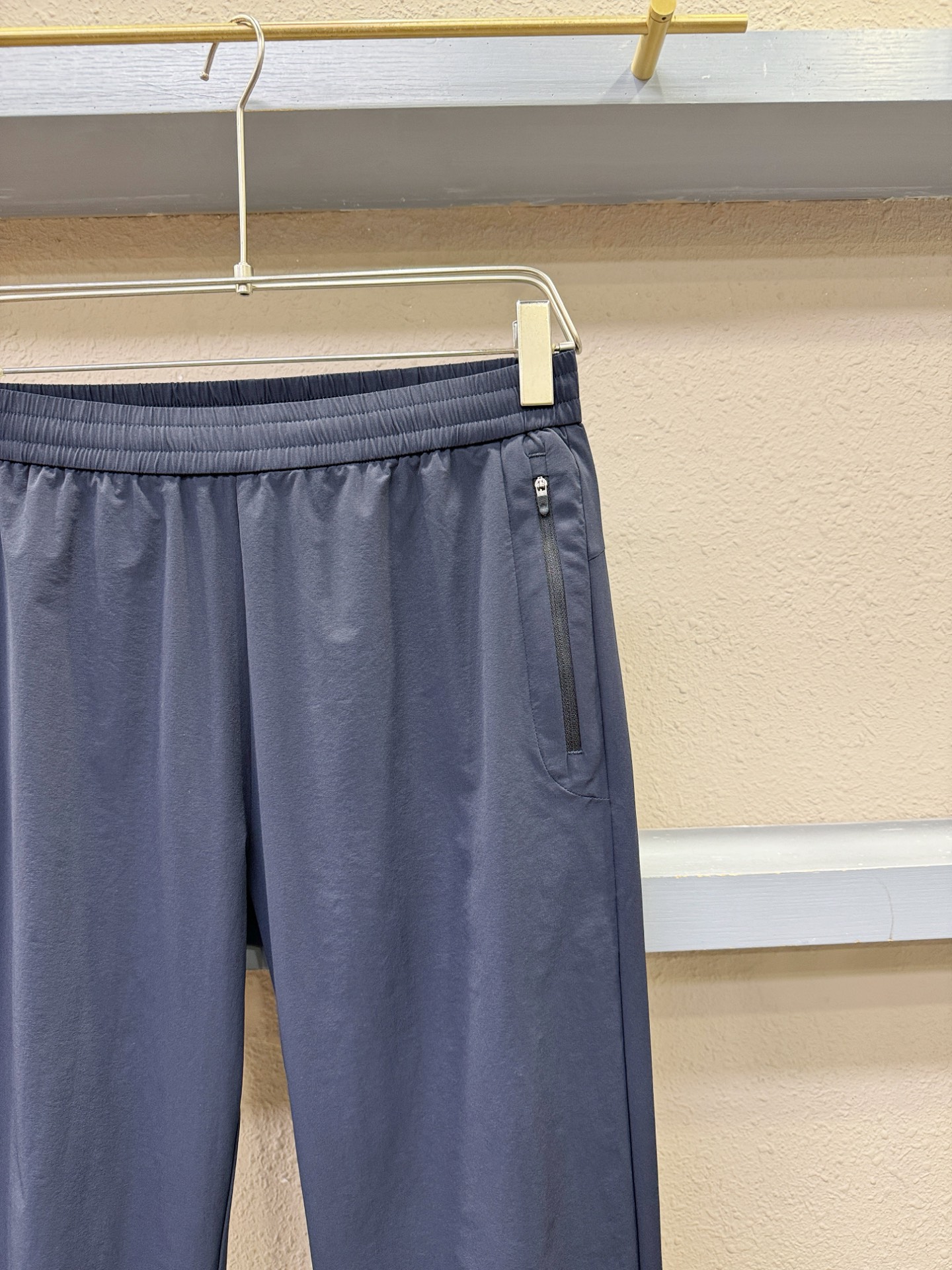 ARC‘TERYX/始祖鸟 新品休闲裤，选用欧洲进口面料，柔软舒适有质感，原版五金配件，非常炫酷，细节处