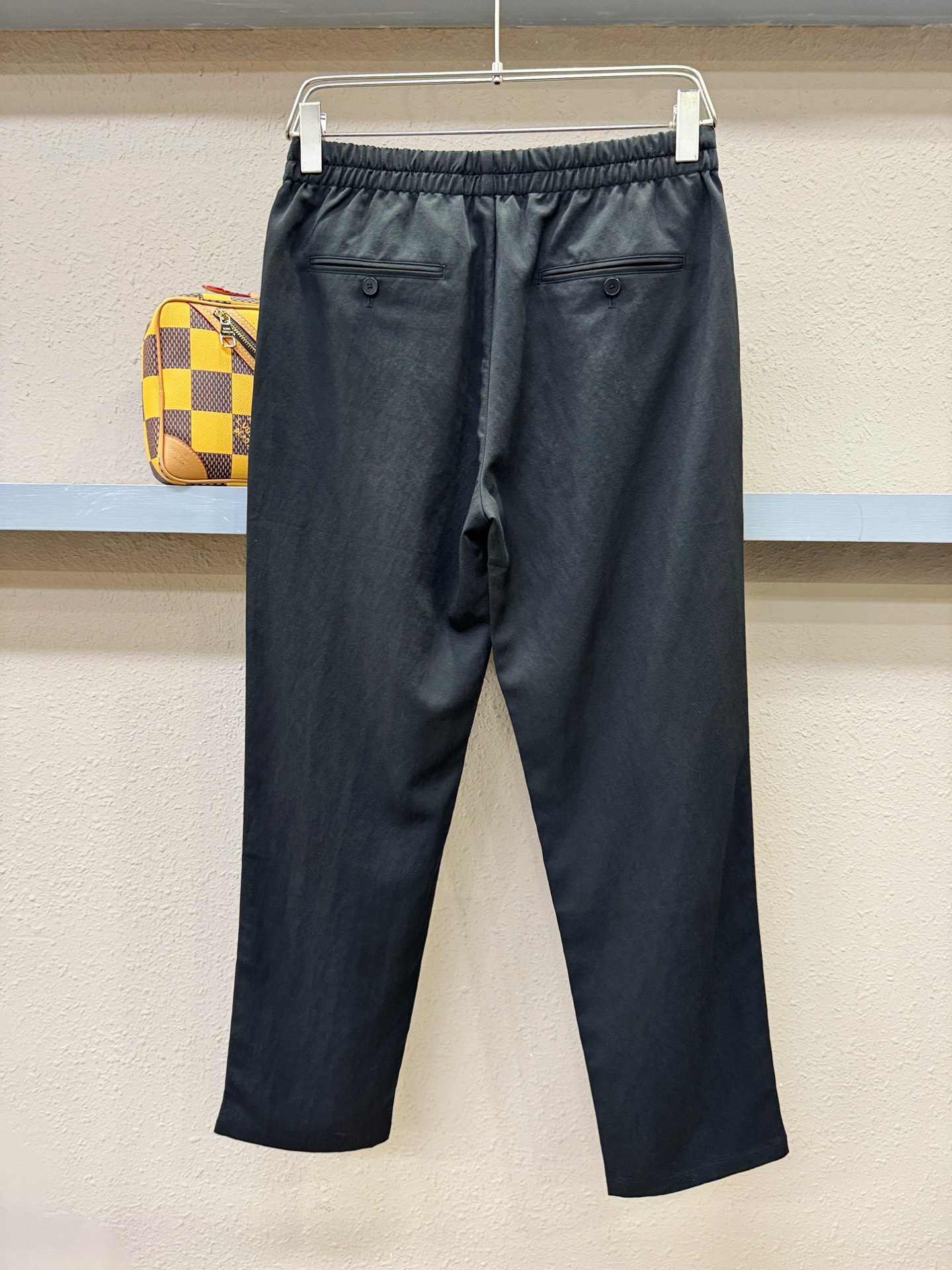 BC布鲁提 新品休闲裤，选用欧洲进口面料，柔软舒适有质感，原版五金配件，非常炫酷，细节处理精致，上身效果