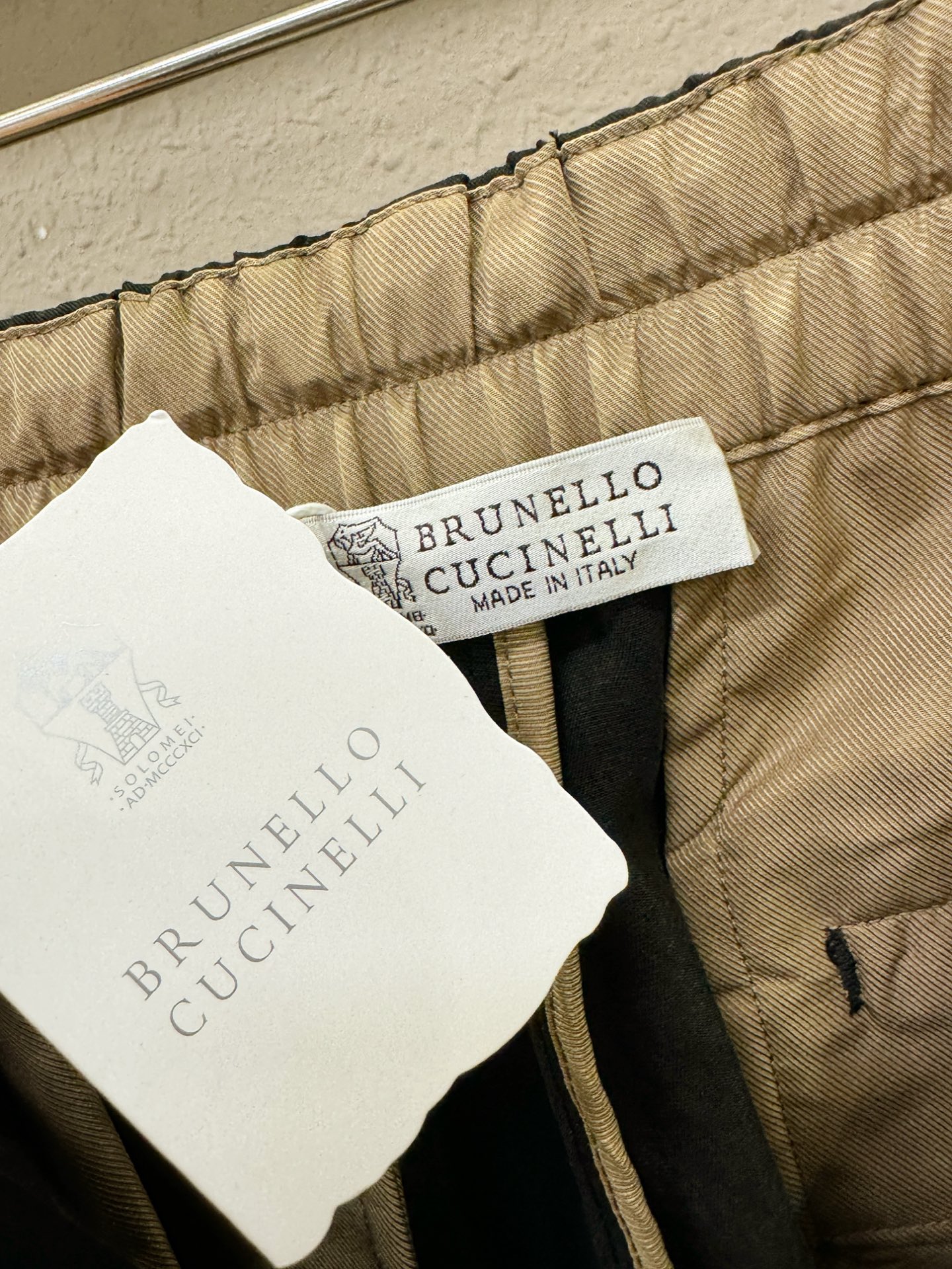 BC布鲁提 新品休闲裤，选用欧洲进口面料，柔软舒适有质感，原版五金配件，非常炫酷，细节处理精致，上身效果