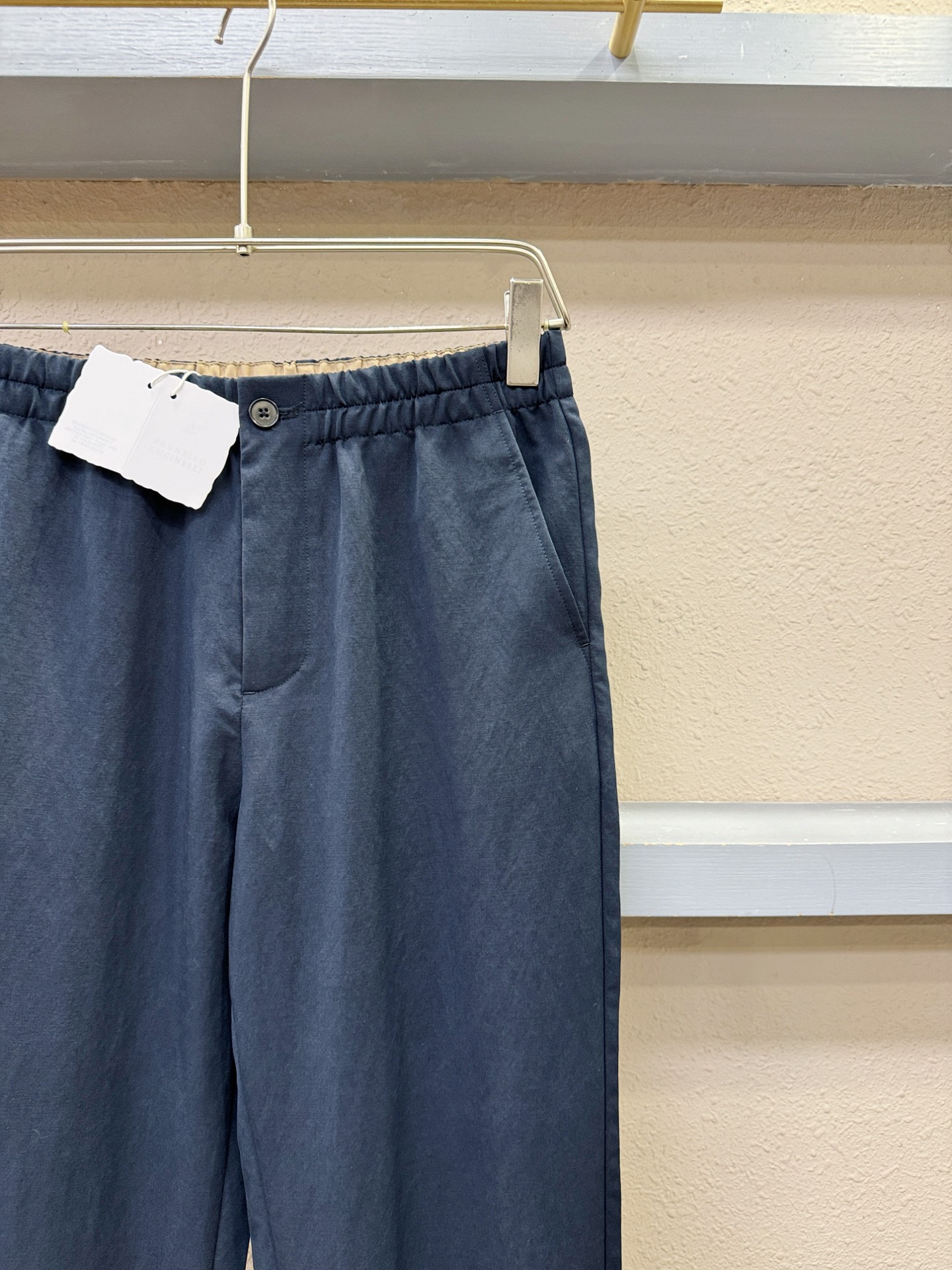 BC布鲁提 新品休闲裤，选用欧洲进口面料，柔软舒适有质感，原版五金配件，非常炫酷，细节处理精致，上身效果