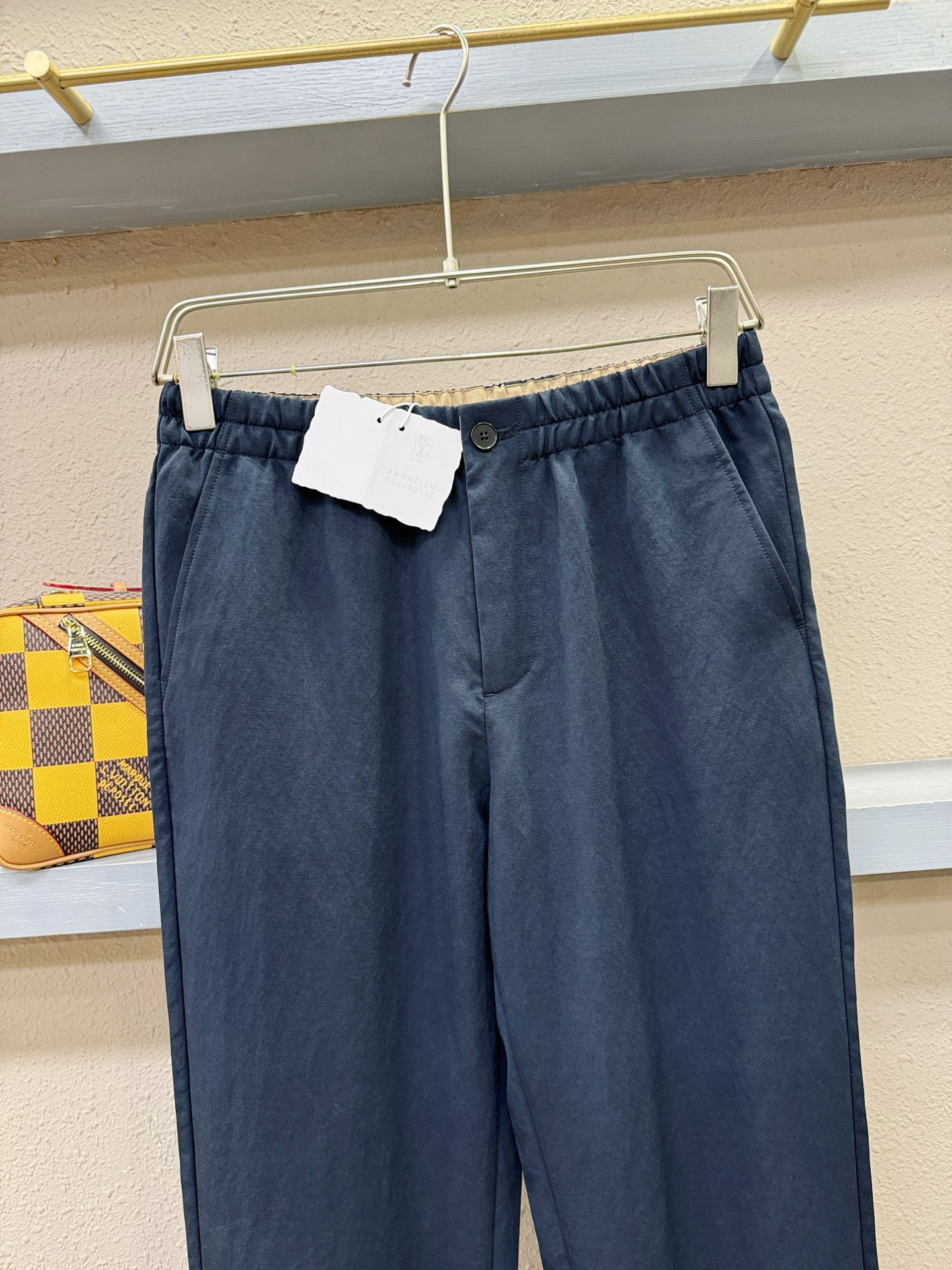 BC布鲁提 新品休闲裤，选用欧洲进口面料，柔软舒适有质感，原版五金配件，非常炫酷，细节处理精致，上身效果