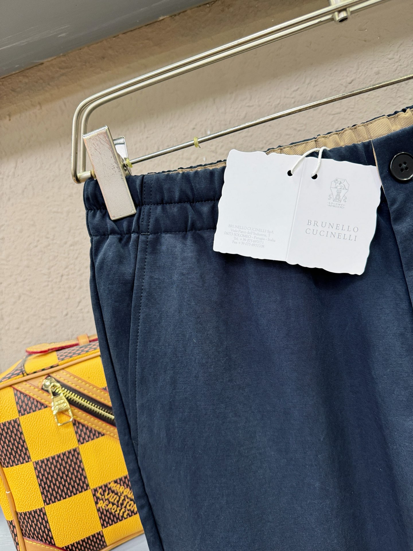 BC布鲁提 新品休闲裤，选用欧洲进口面料，柔软舒适有质感，原版五金配件，非常炫酷，细节处理精致，上身效果