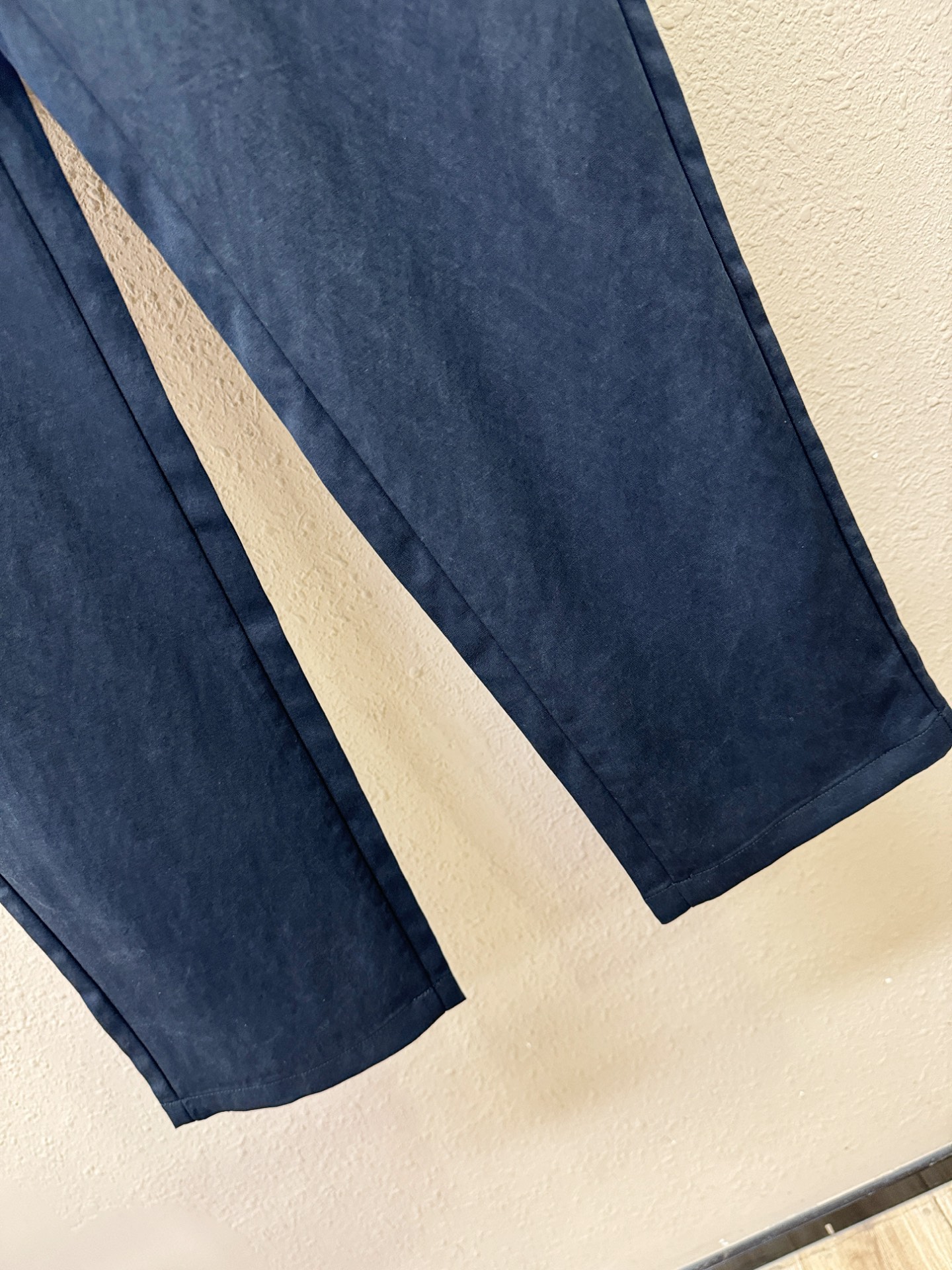 BC布鲁提 新品休闲裤，选用欧洲进口面料，柔软舒适有质感，原版五金配件，非常炫酷，细节处理精致，上身效果