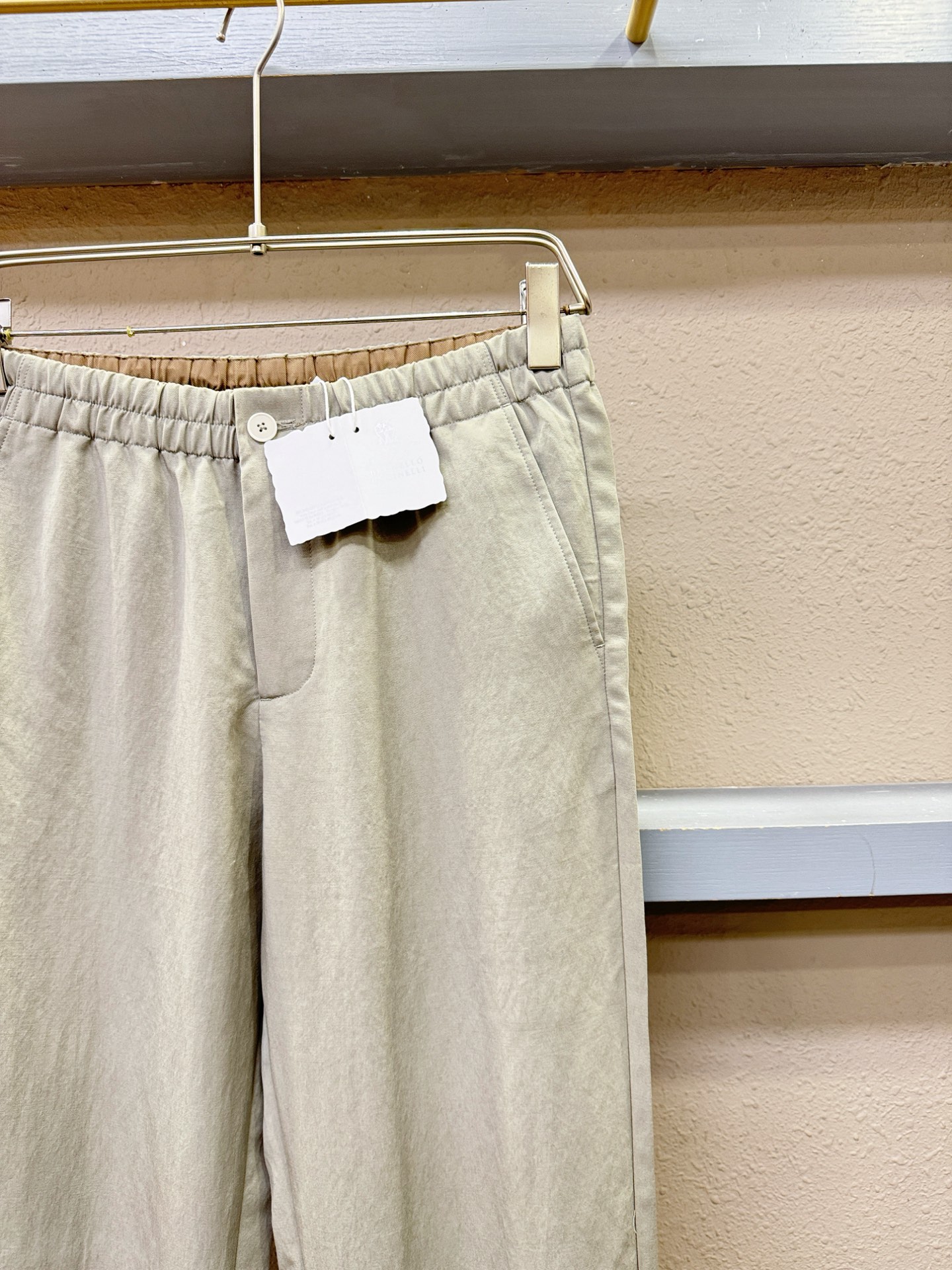 BC布鲁提 新品休闲裤，选用欧洲进口面料，柔软舒适有质感，原版五金配件，非常炫酷，细节处理精致，上身效果