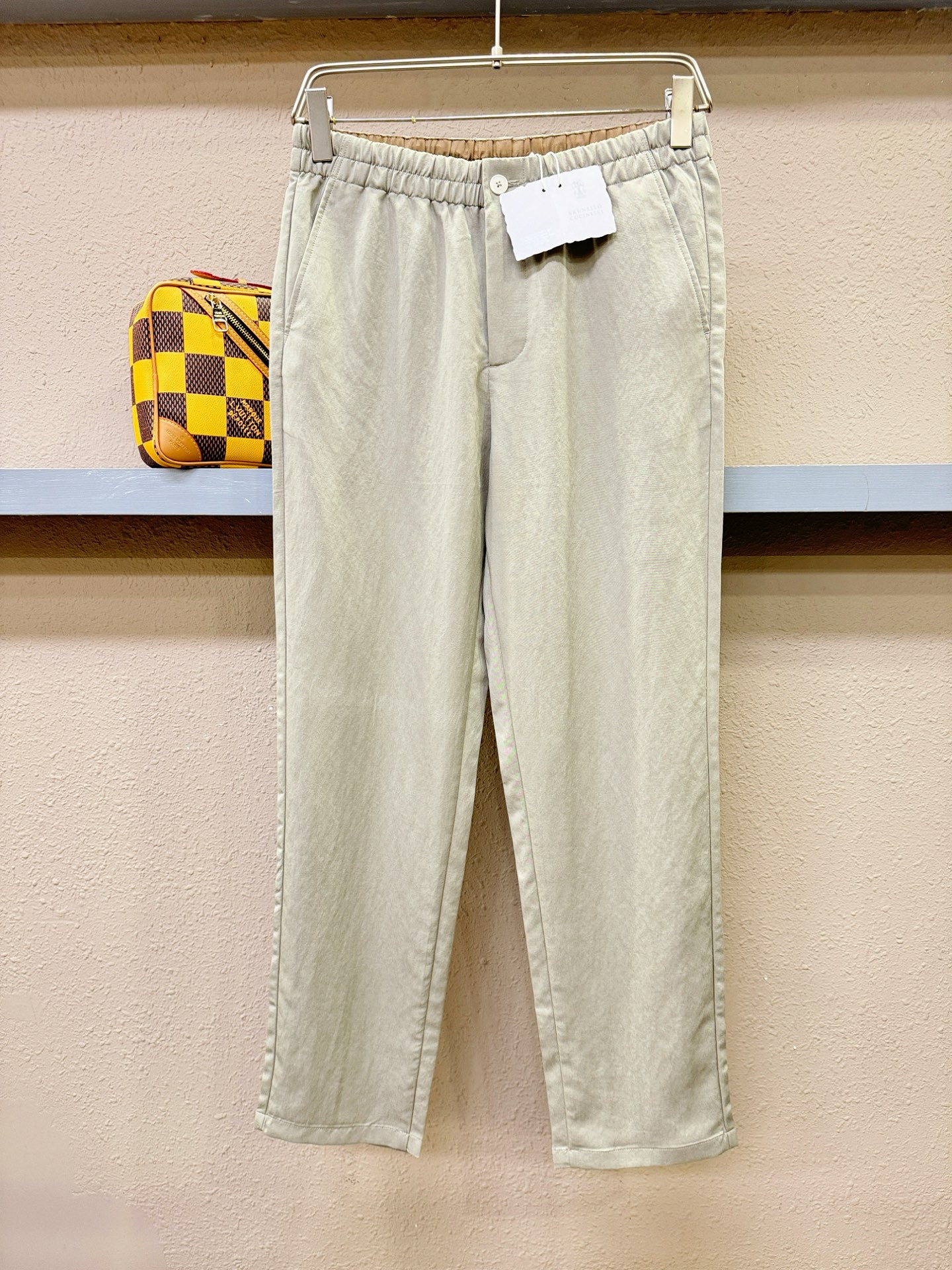 BC布鲁提 新品休闲裤，选用欧洲进口面料，柔软舒适有质感，原版五金配件，非常炫酷，细节处理精致，上身效果