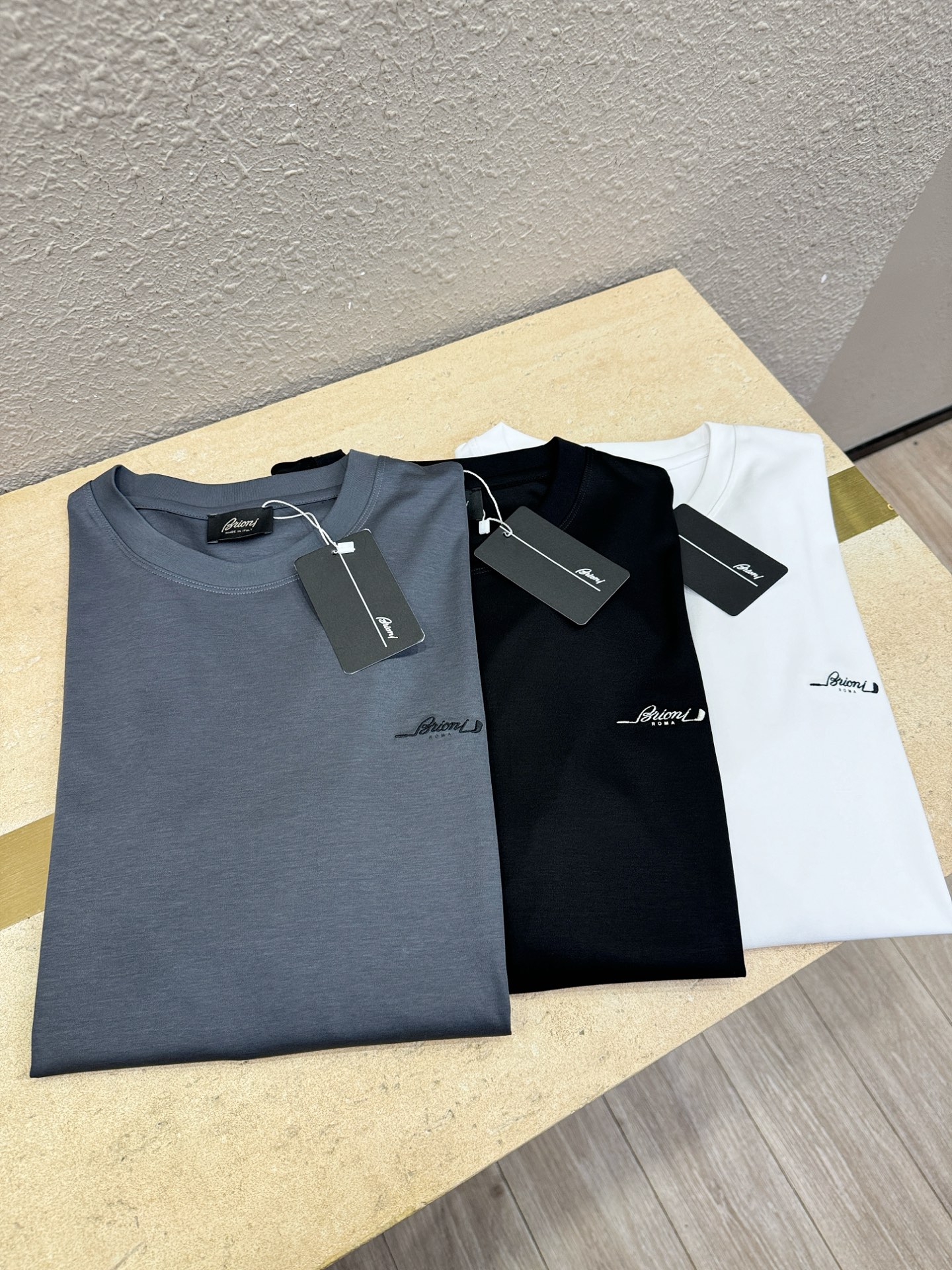 Brioni 布里奥尼 顶级品质 2026新品短袖！原版定制面料，手感柔软。顶级进口私货，时尚设计潮流短